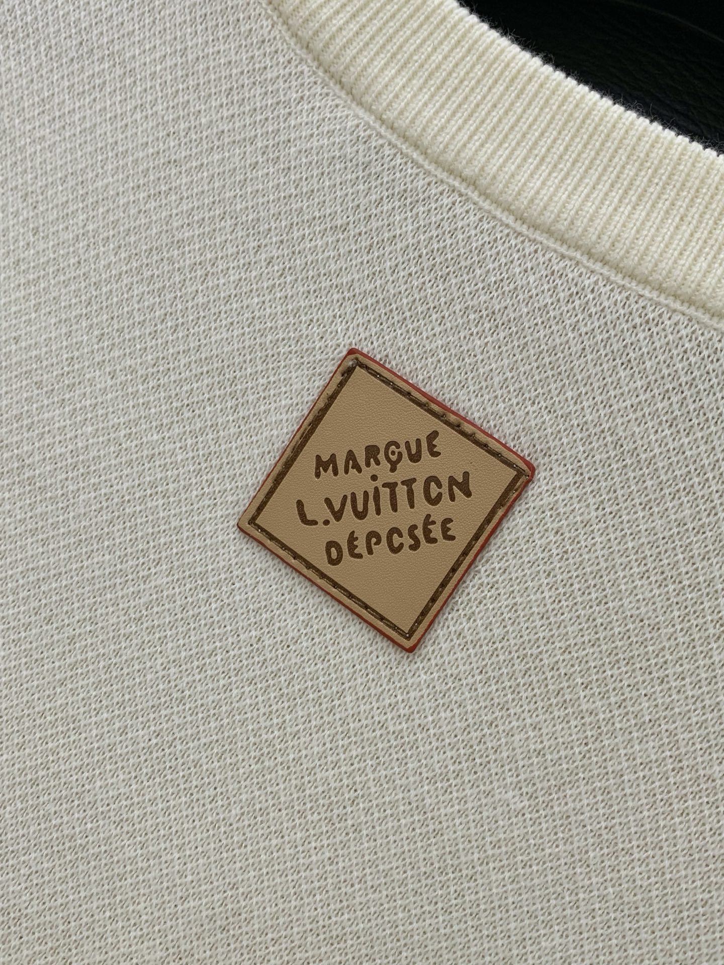 ，LouisVuitton 路易威登，2026春季最新款，专柜同步有售，原单狠货，时尚休闲针织圆领短袖，