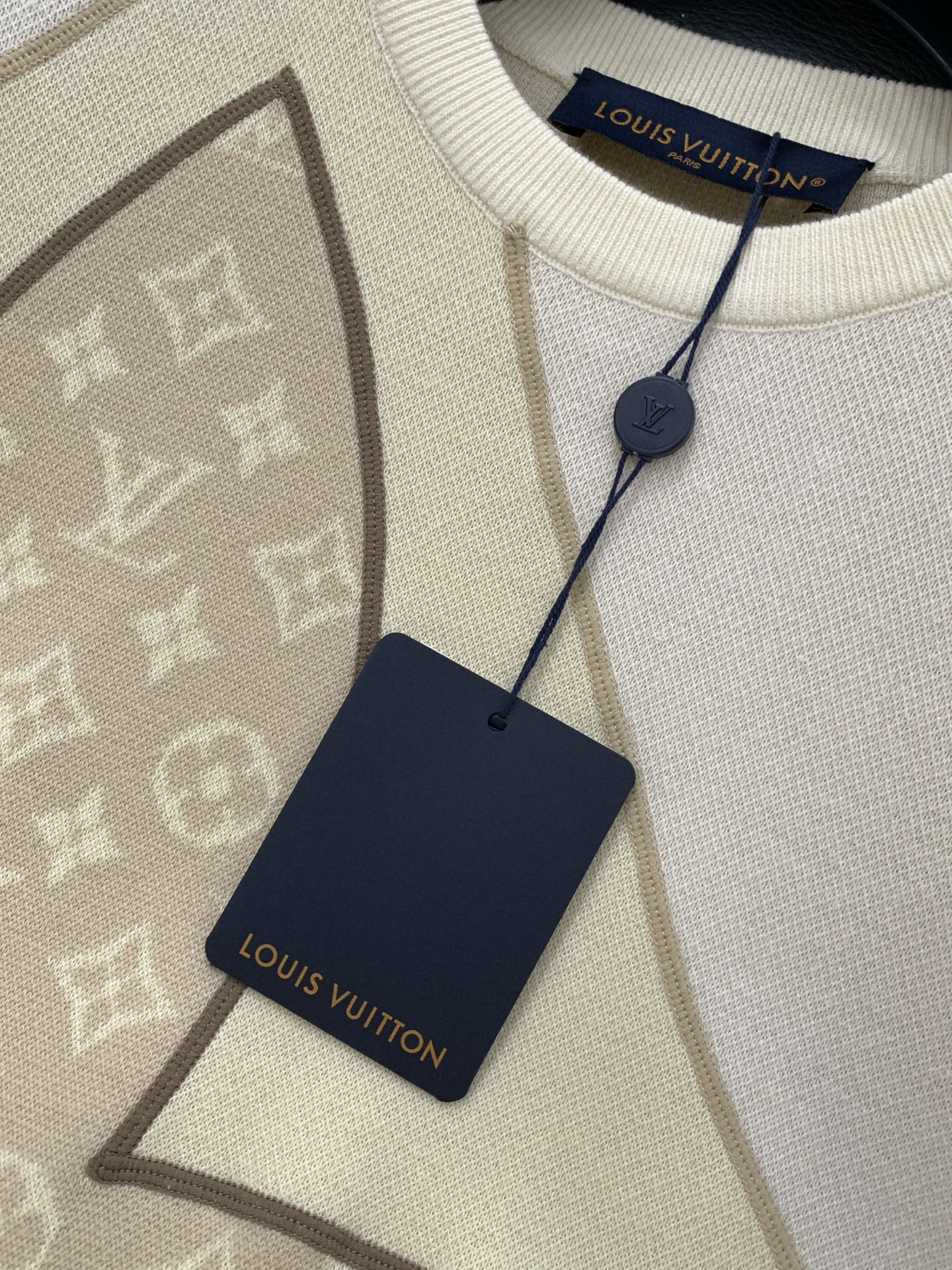 ，LouisVuitton 路易威登，2026春季最新款，专柜同步有售，原单狠货，时尚休闲针织圆领短袖，
