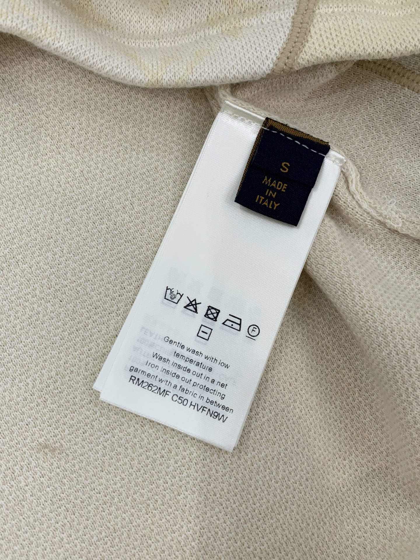 ，LouisVuitton 路易威登，2026春季最新款，专柜同步有售，原单狠货，时尚休闲针织圆领短袖，