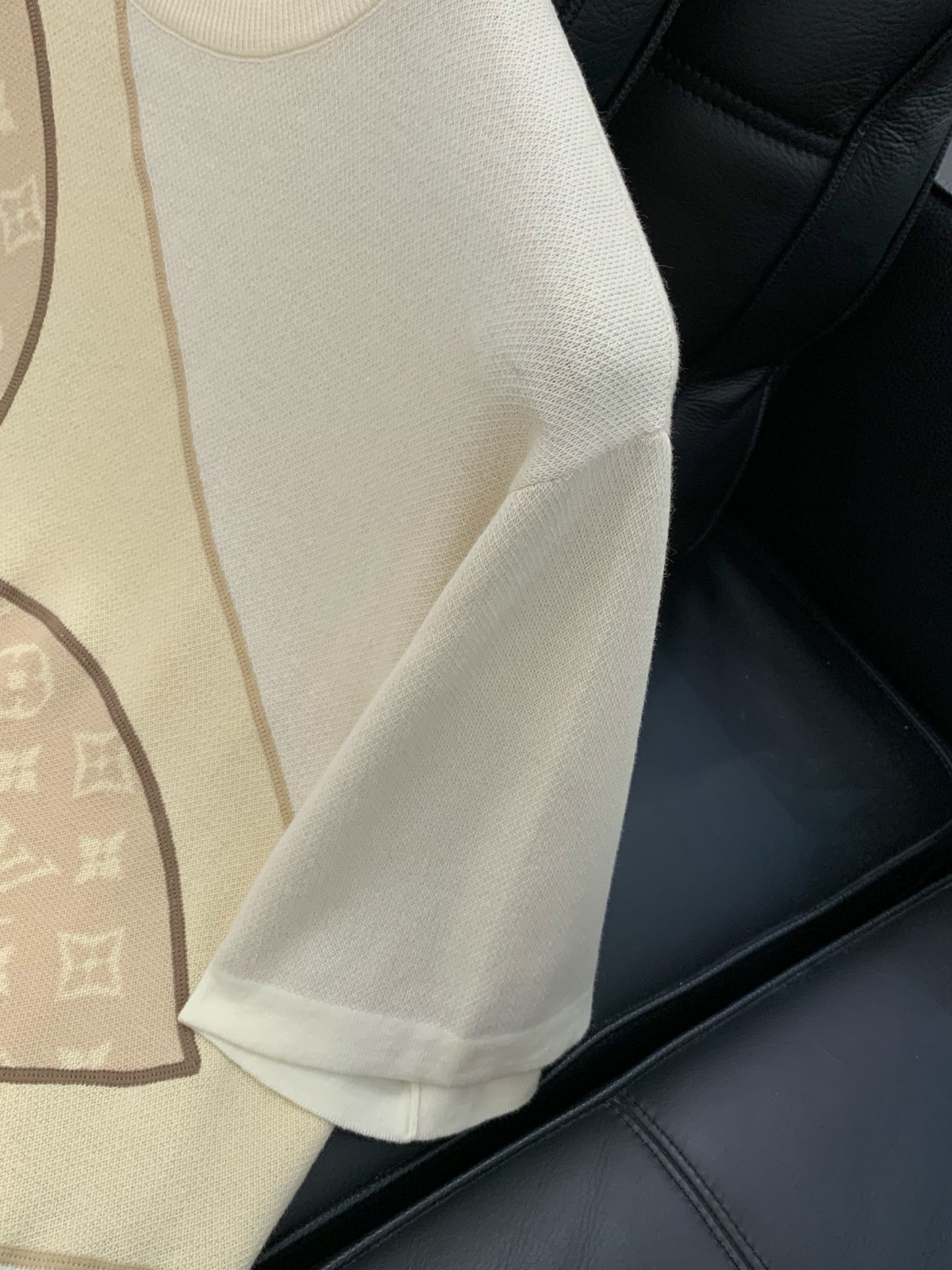 ，LouisVuitton 路易威登，2026春季最新款，专柜同步有售，原单狠货，时尚休闲针织圆领短袖，