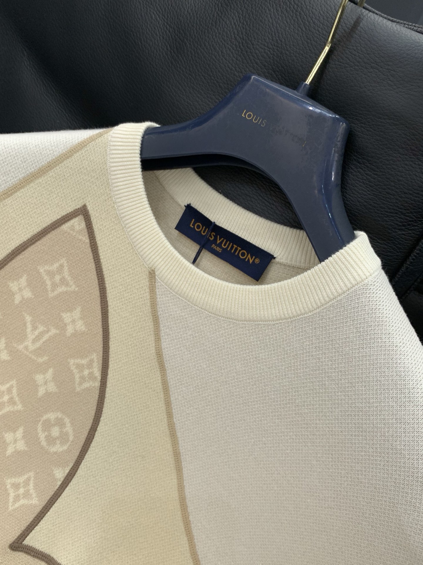 ，LouisVuitton 路易威登，2026春季最新款，专柜同步有售，原单狠货，时尚休闲针织圆领短袖，