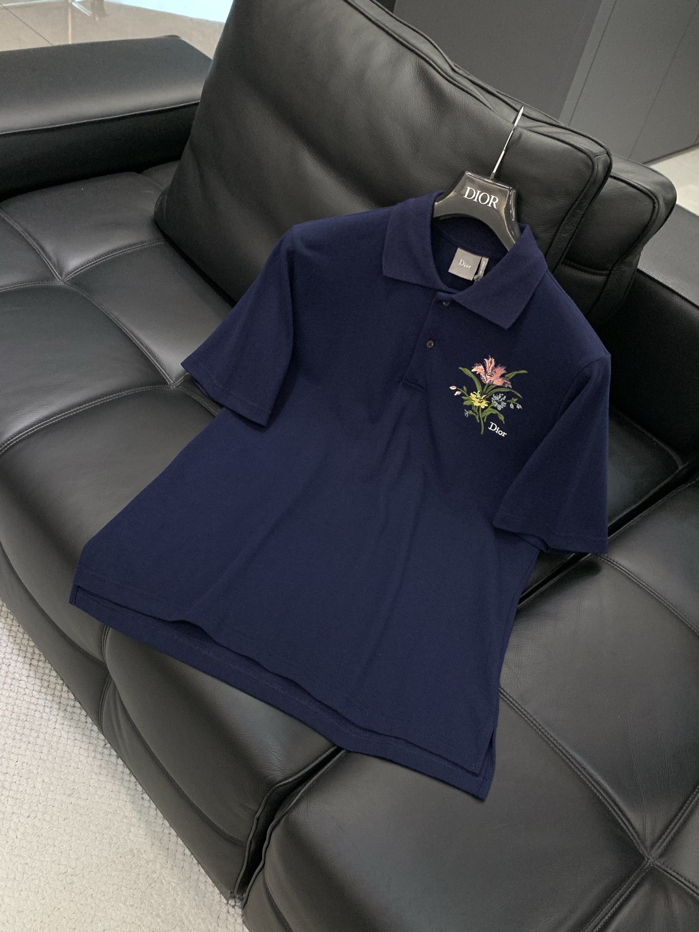 ，Dior 迪奥， 2026夏季新品，专柜同步有售，简约时尚休闲翻领短袖T恤，原版进口面料，舒适透气，顶