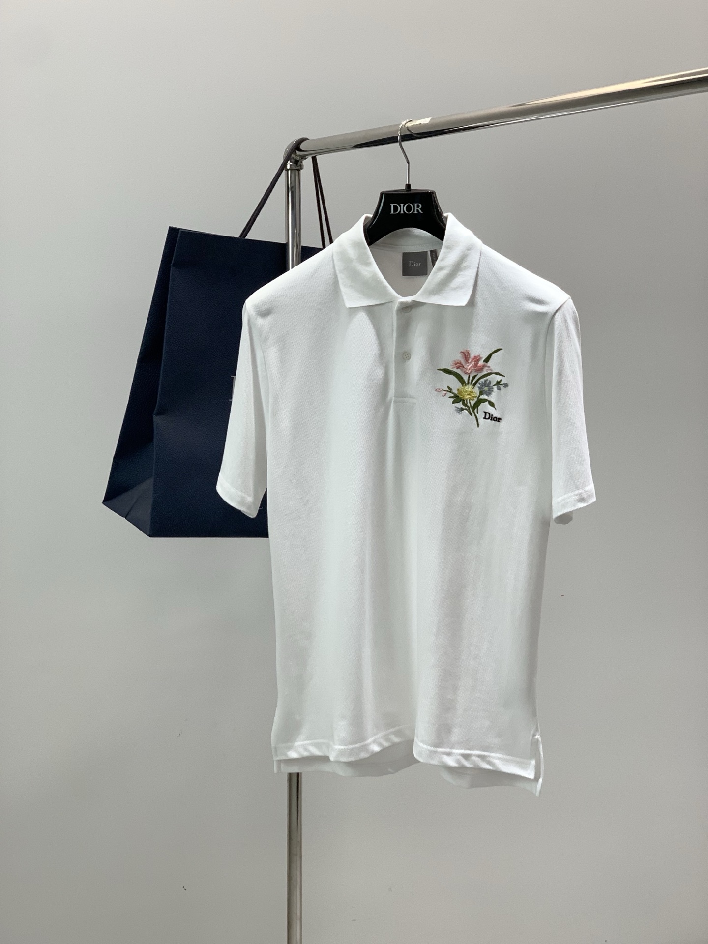 ，Dior 迪奥， 2026夏季新品，专柜同步有售，简约时尚休闲翻领短袖T恤，原版进口面料，舒适透气，顶
