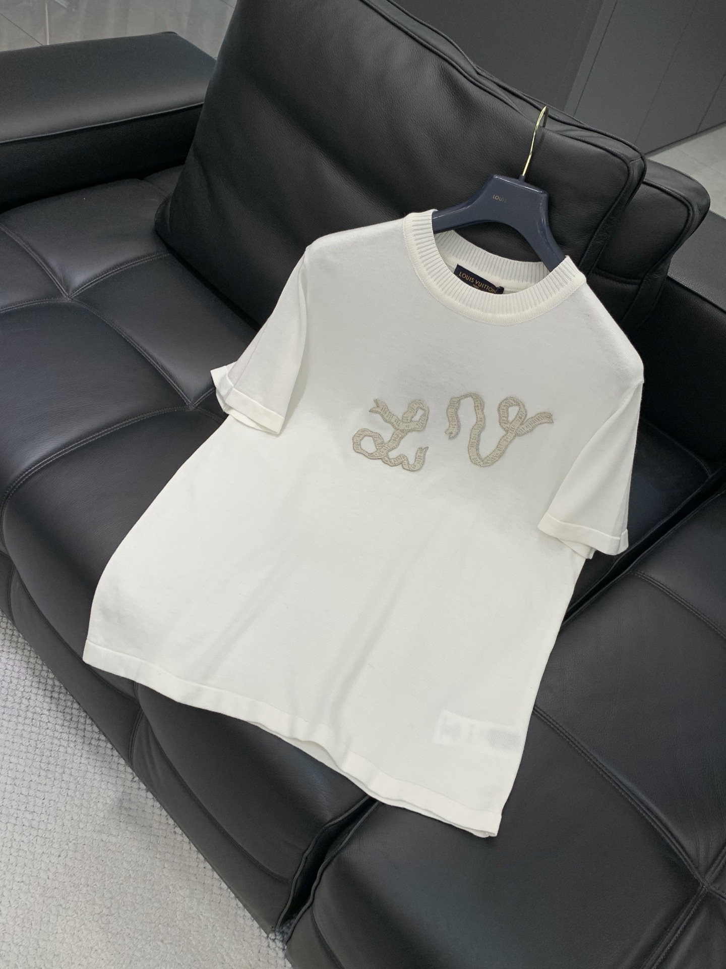 ，LouisVuitton 路易威登，2026春季最新款，专柜同步有售，原单狠货，时尚休闲针织圆领短袖，