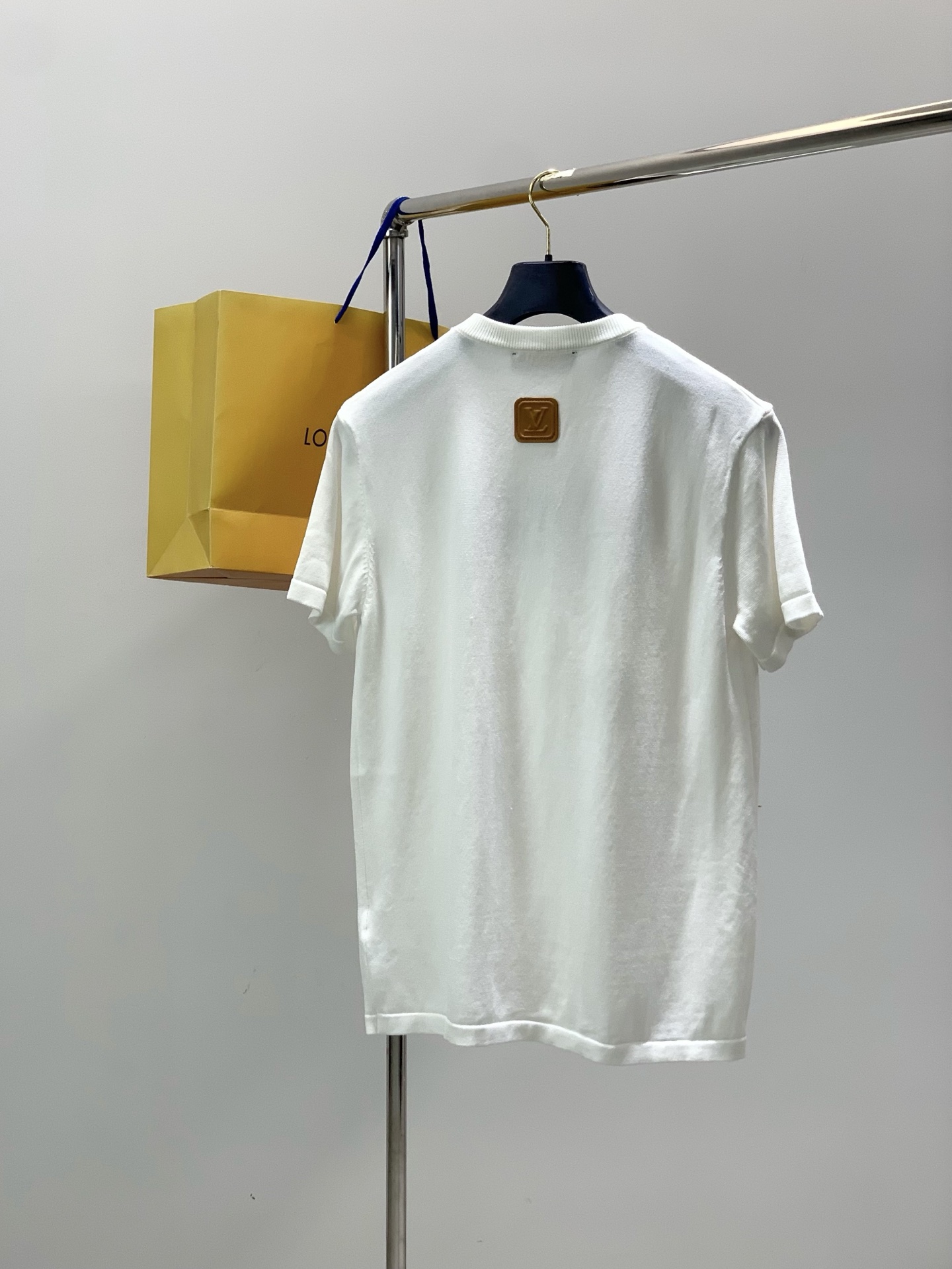 ，LouisVuitton 路易威登，2026春季最新款，专柜同步有售，原单狠货，时尚休闲针织圆领短袖，