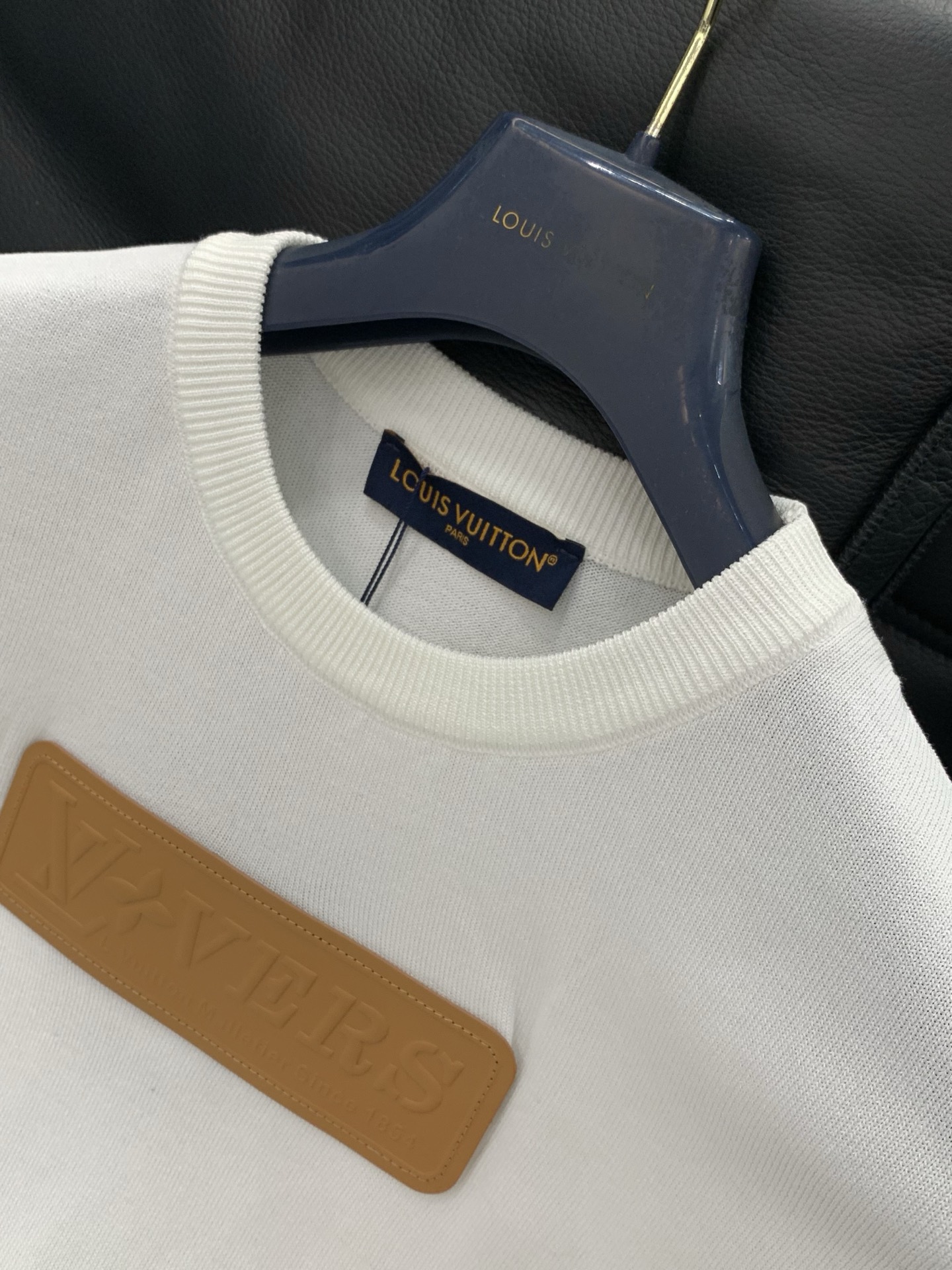 ，LouisVuitton 路易威登，2026春季最新款，专柜同步有售，原单狠货，时尚休闲针织圆领短袖，