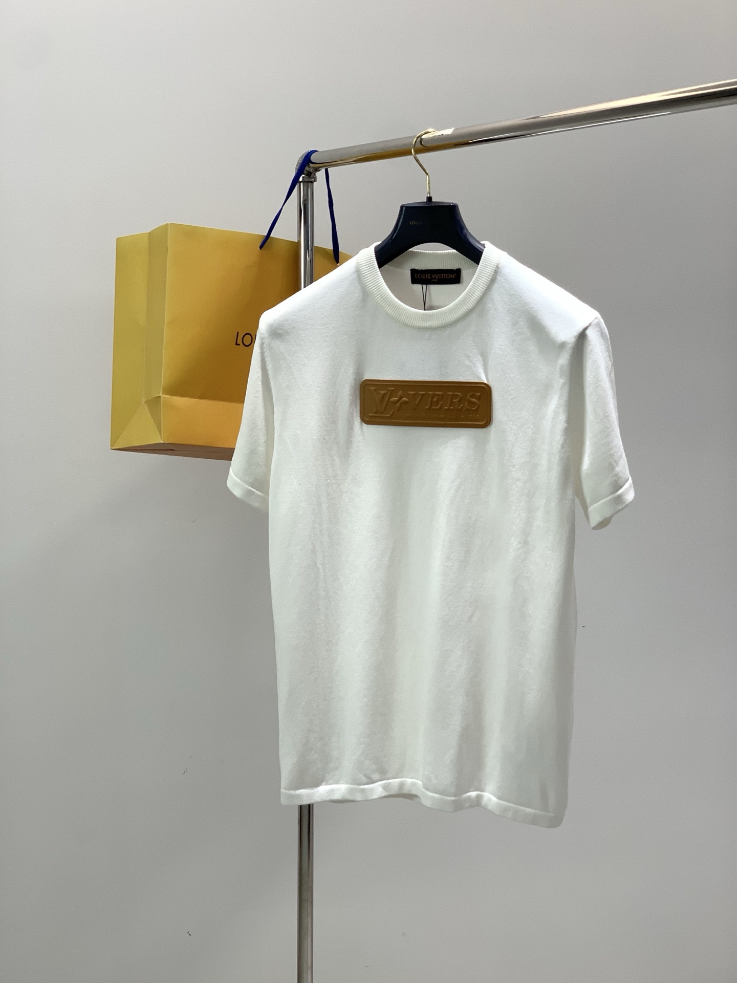 ，LouisVuitton 路易威登，2026春季最新款，专柜同步有售，原单狠货，时尚休闲针织圆领短袖，