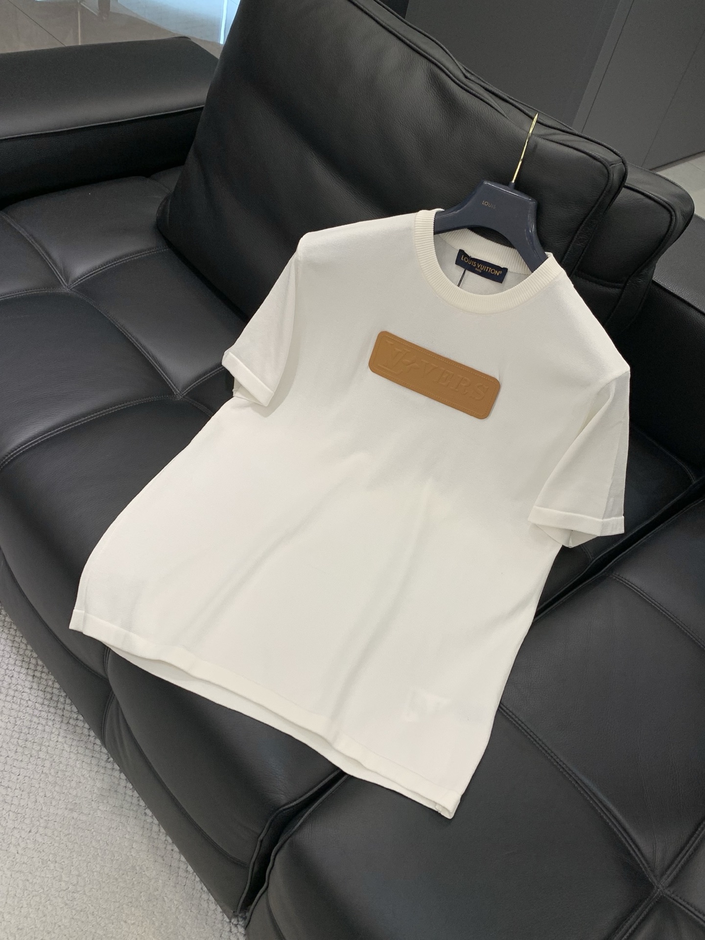 ，LouisVuitton 路易威登，2026春季最新款，专柜同步有售，原单狠货，时尚休闲针织圆领短袖，