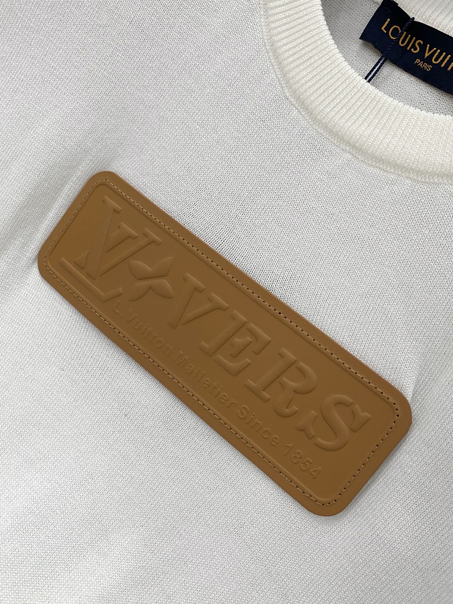 ，LouisVuitton 路易威登，2026春季最新款，专柜同步有售，原单狠货，时尚休闲针织圆领短袖，