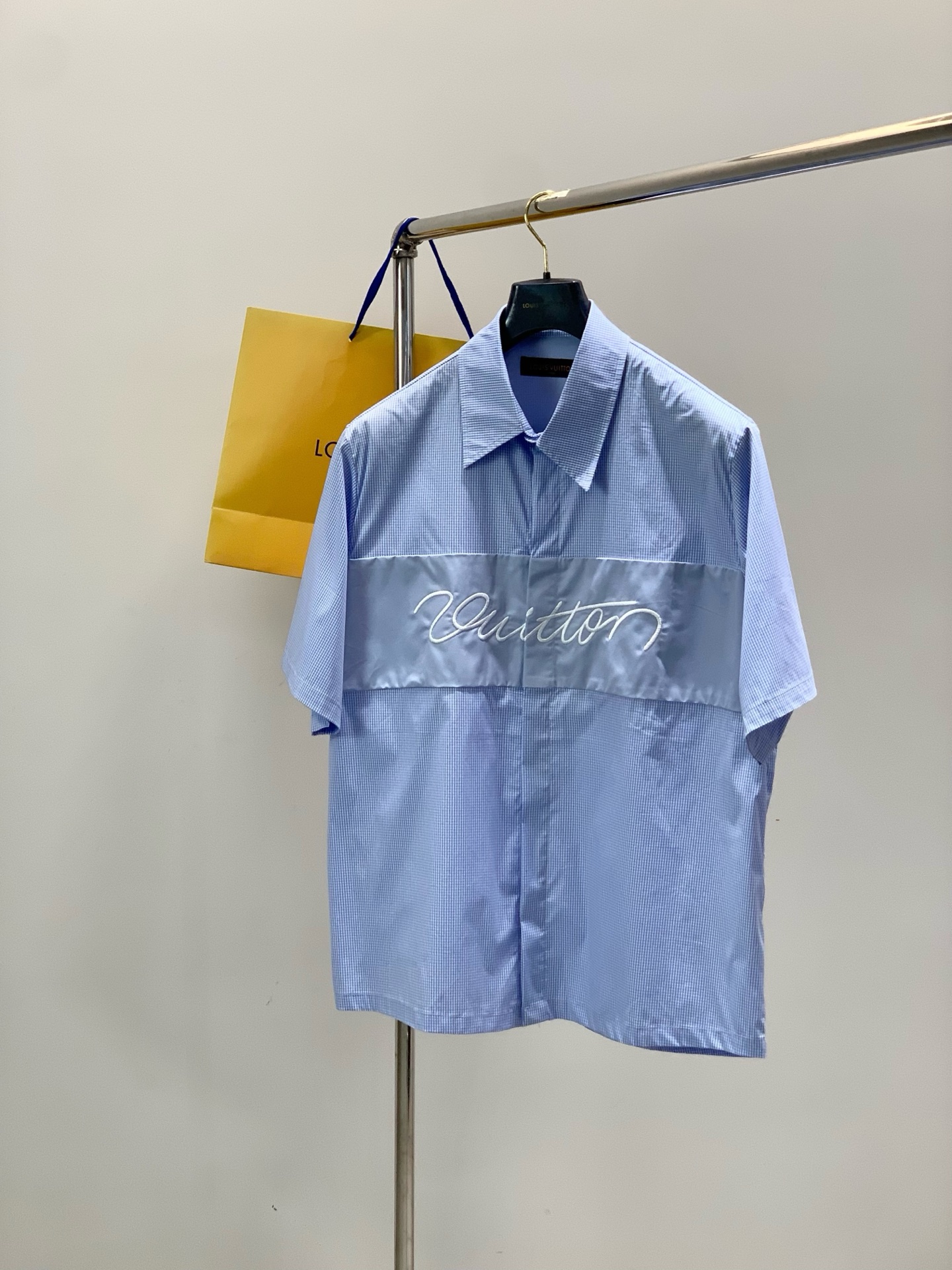 ，LouisVuitton 路易威登，2026夏季最新款，专柜同步有售，原单狠货，时尚休闲圆领短袖衬衫，