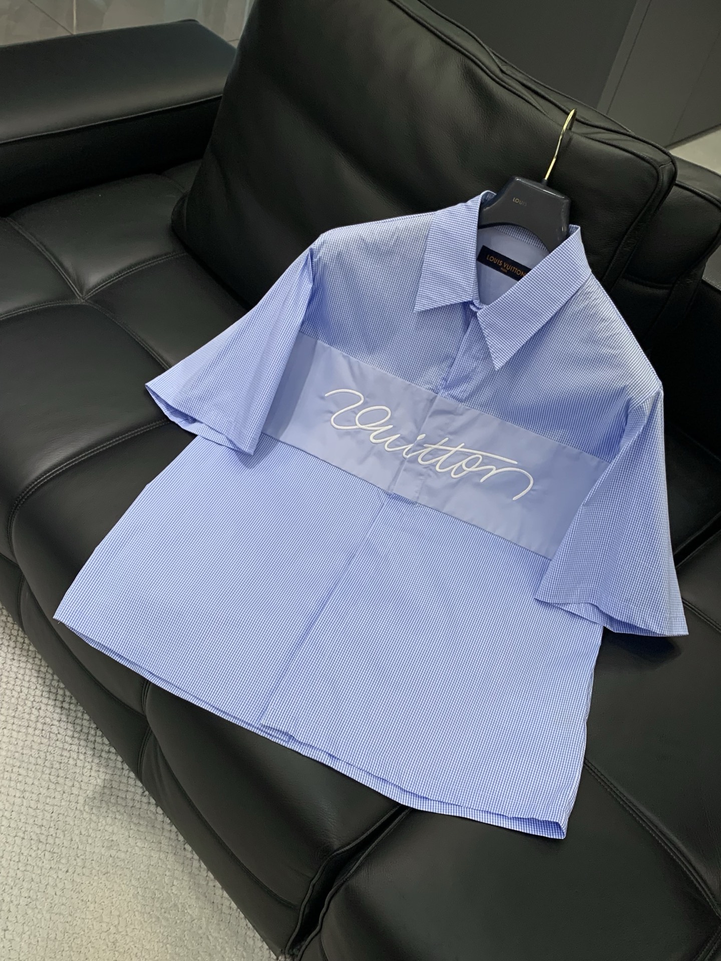 ，LouisVuitton 路易威登，2026夏季最新款，专柜同步有售，原单狠货，时尚休闲圆领短袖衬衫，