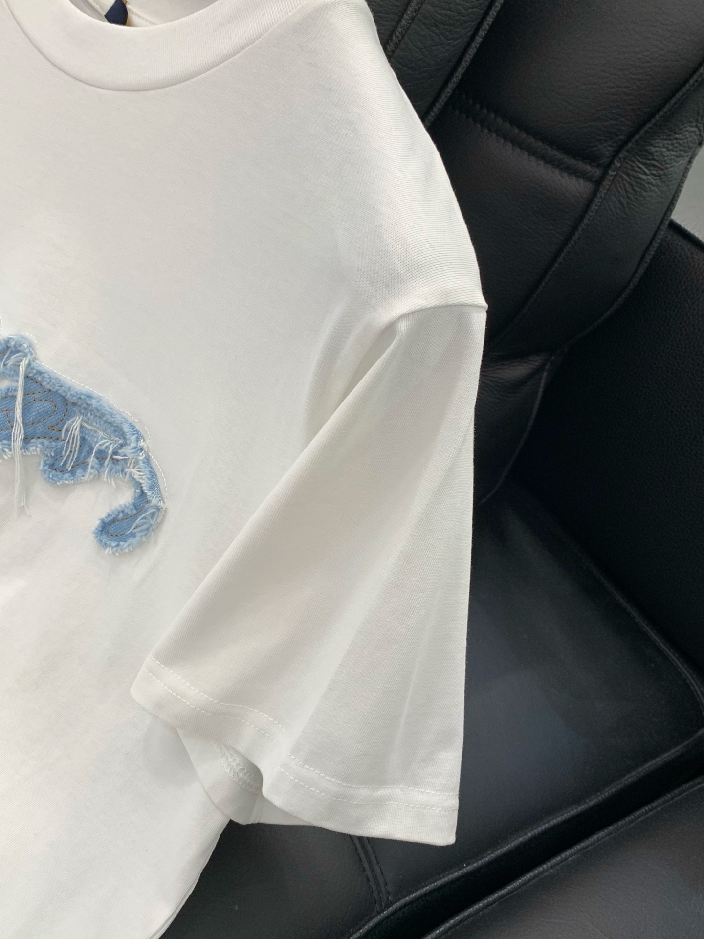 ，LouisVuitton 路易威登，2026夏季最新款，专柜同步有售，原单狠货，时尚休闲圆领短袖T恤，