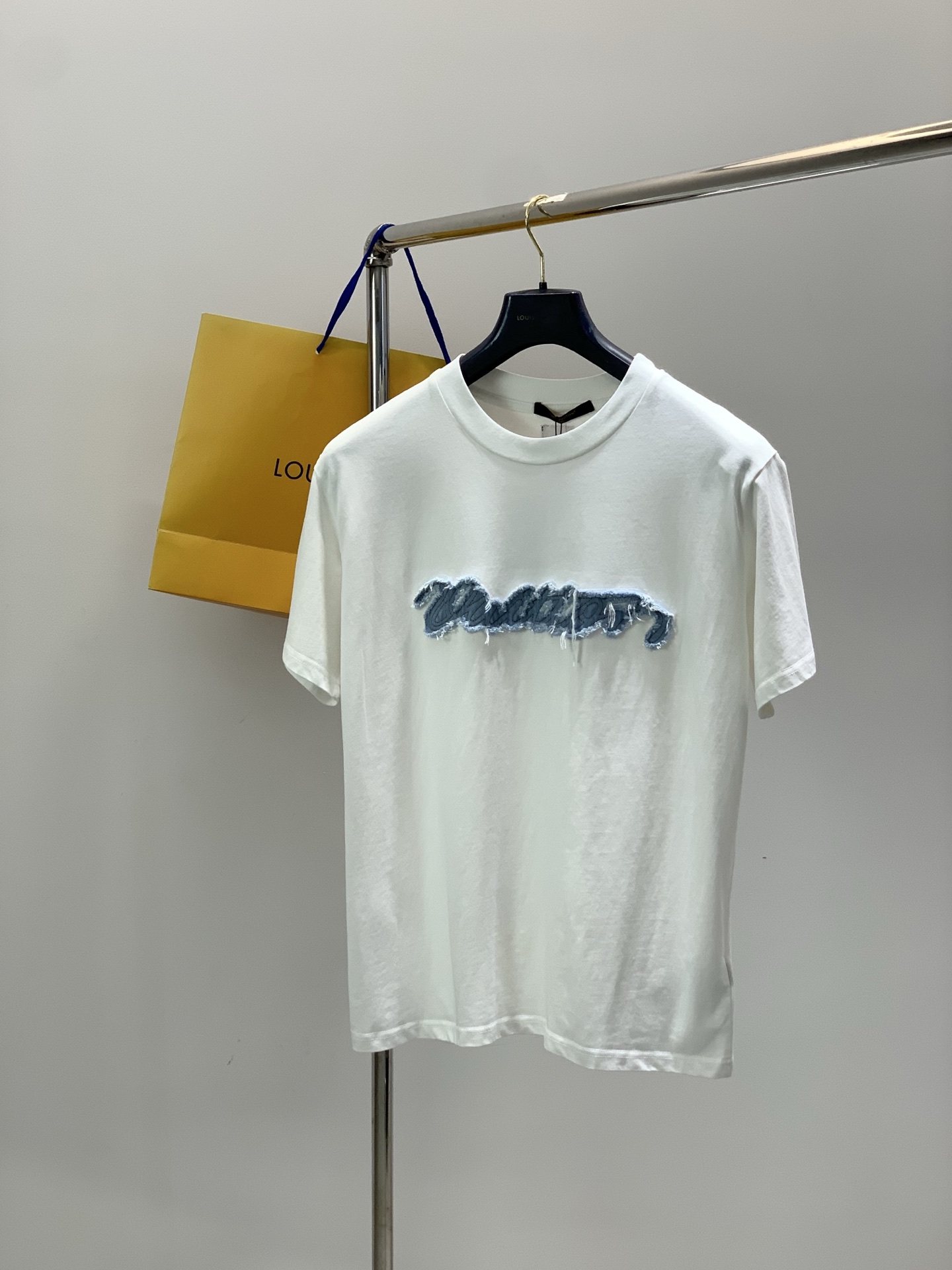 ，LouisVuitton 路易威登，2026夏季最新款，专柜同步有售，原单狠货，时尚休闲圆领短袖T恤，
