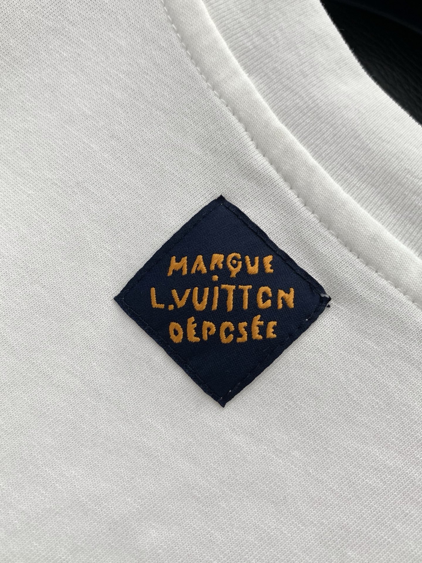 ，LouisVuitton 路易威登，2026夏季最新款，专柜同步有售，原单狠货，时尚休闲圆领短袖T恤，