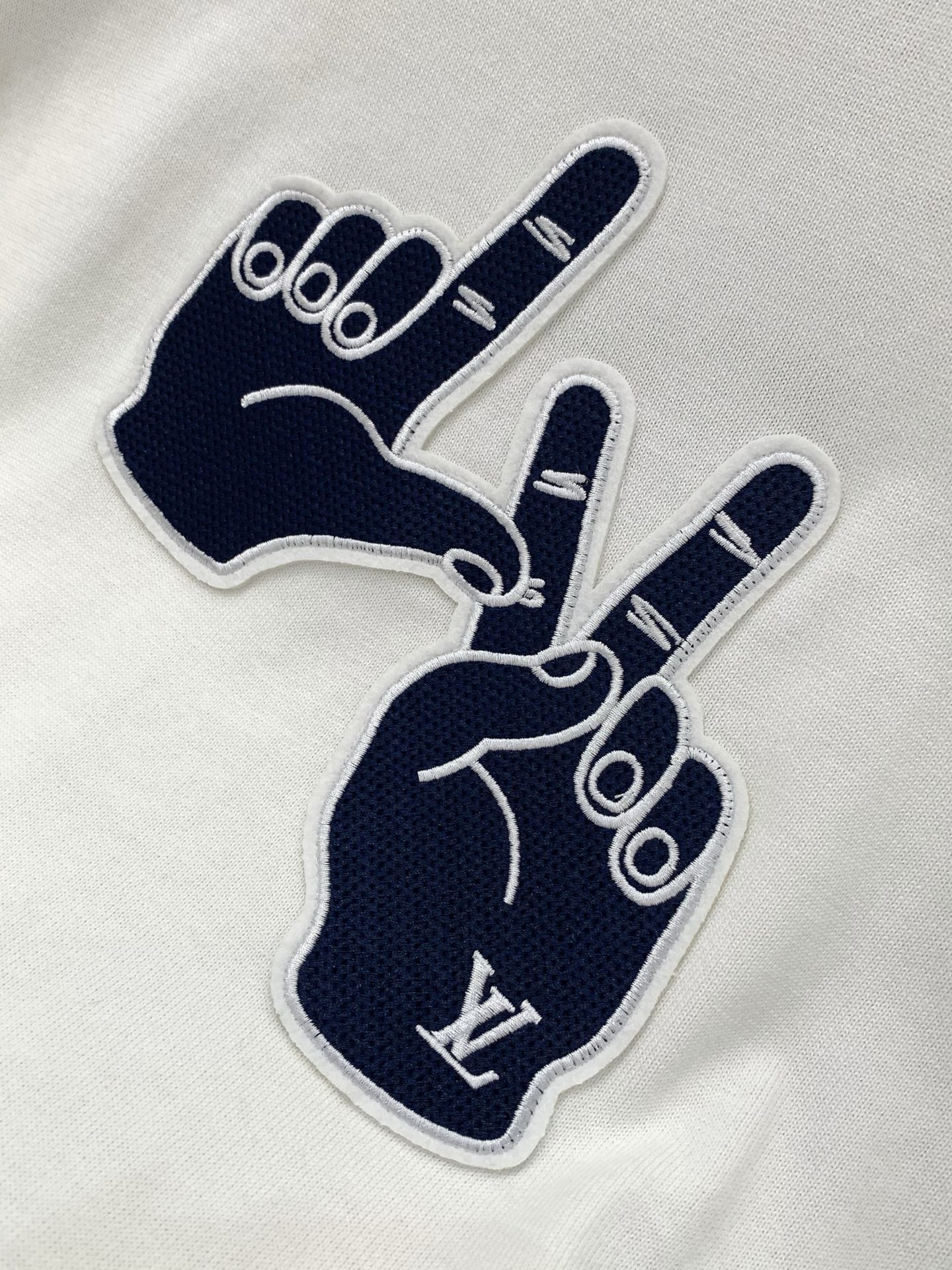 ，LouisVuitton 路易威登，2026春季最新款，专柜同步有售，原单狠货，时尚休闲针织圆领短袖，