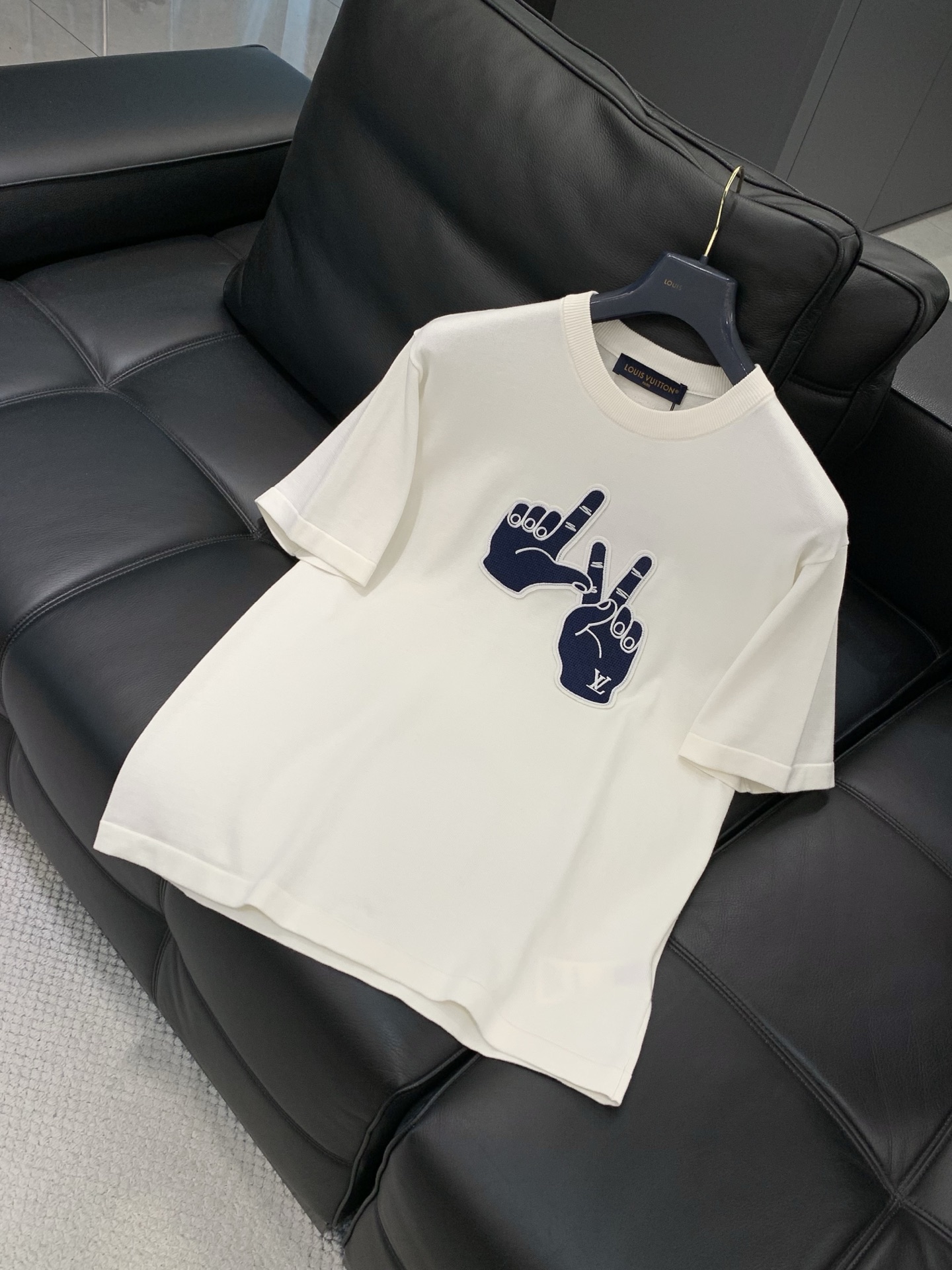 ，LouisVuitton 路易威登，2026春季最新款，专柜同步有售，原单狠货，时尚休闲针织圆领短袖，