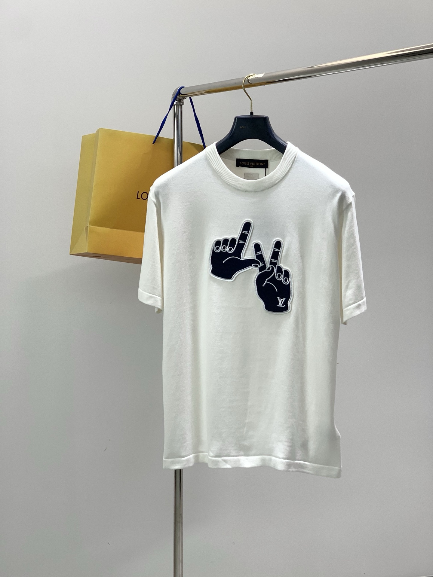 ，LouisVuitton 路易威登，2026春季最新款，专柜同步有售，原单狠货，时尚休闲针织圆领短袖，
