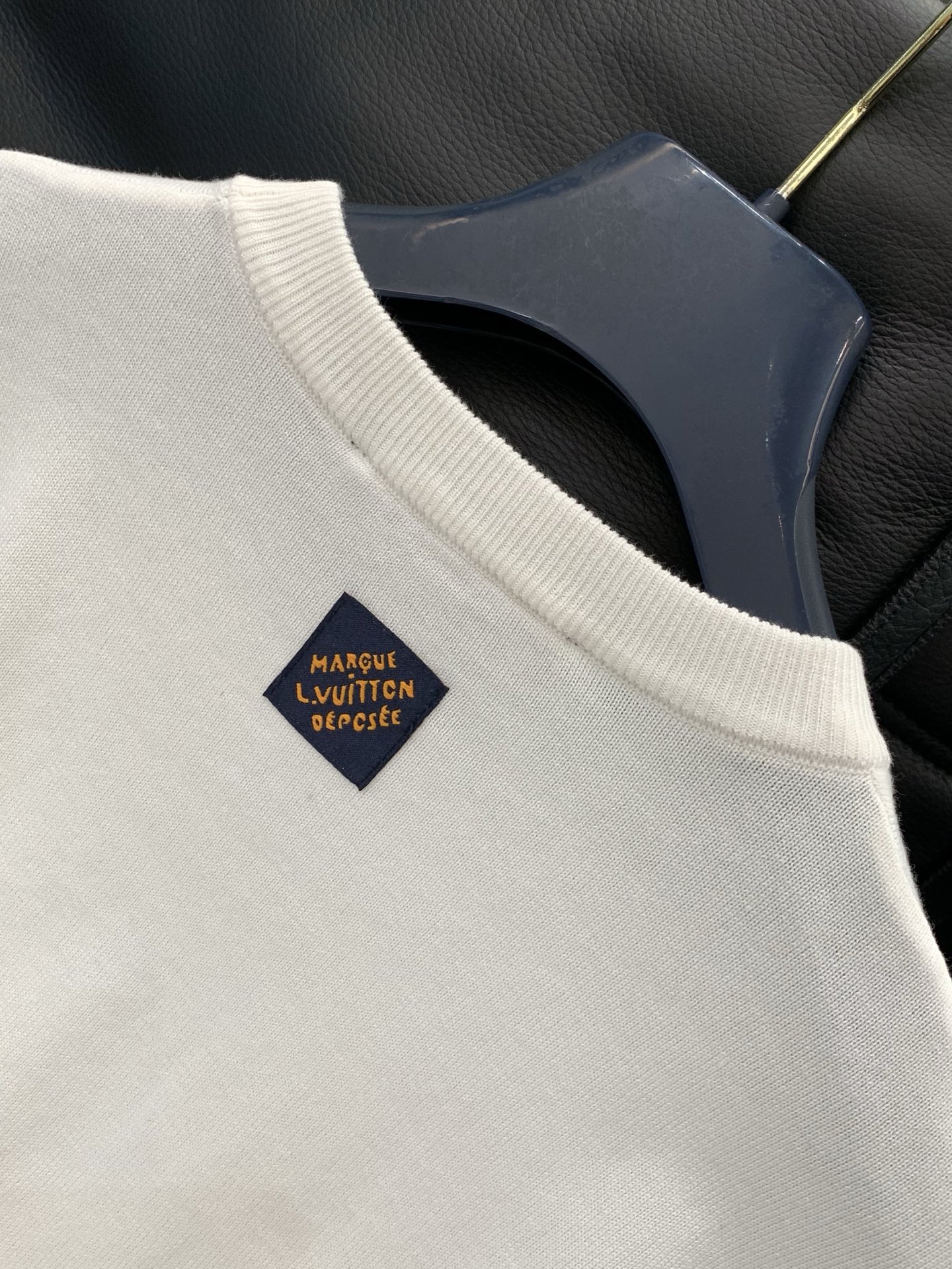 ，LouisVuitton 路易威登，2026春季最新款，专柜同步有售，原单狠货，时尚休闲针织圆领短袖，
