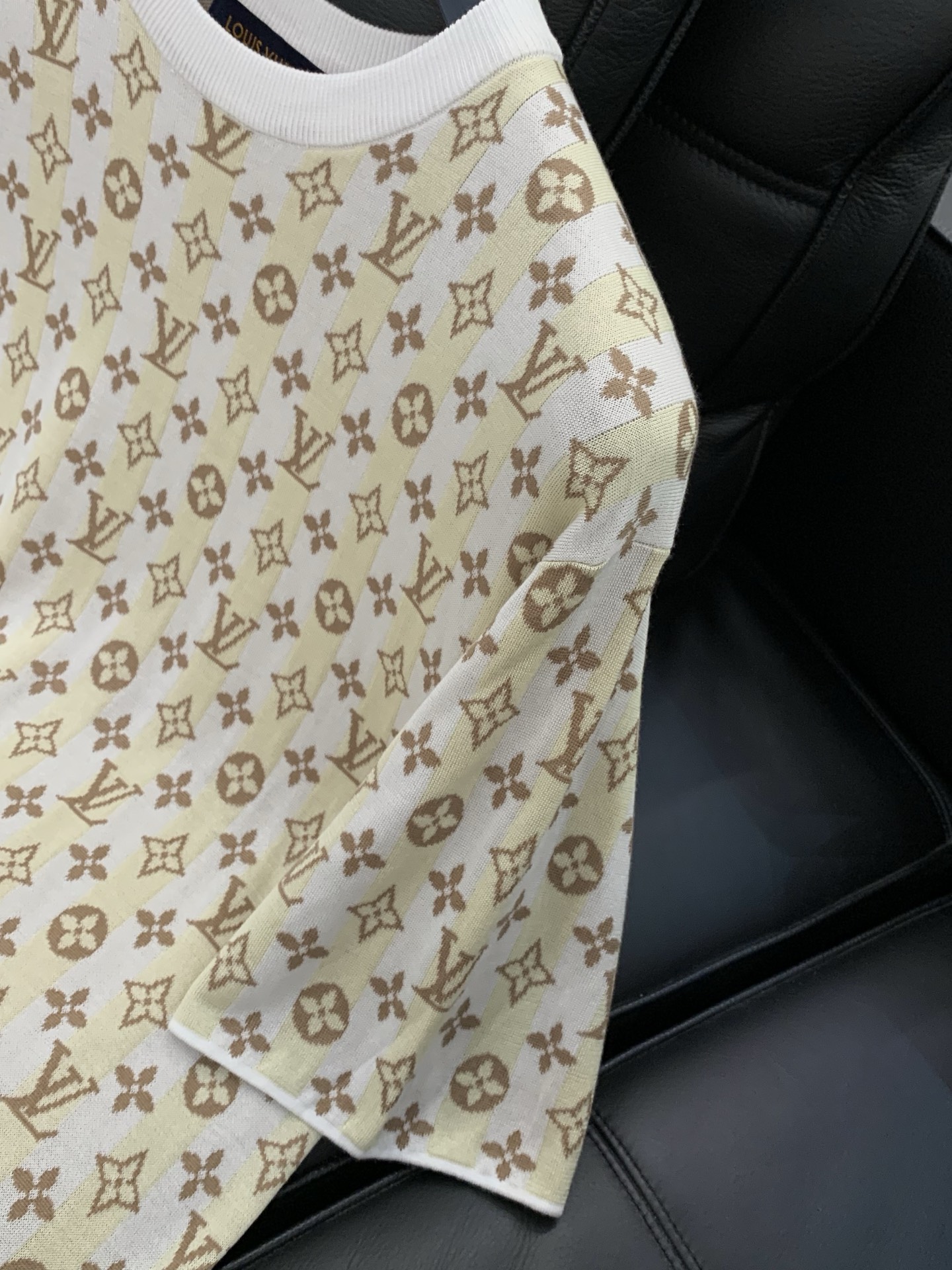 ，LouisVuitton 路易威登，2026春季最新款，专柜同步有售，原单狠货，时尚休闲针织圆领短袖，