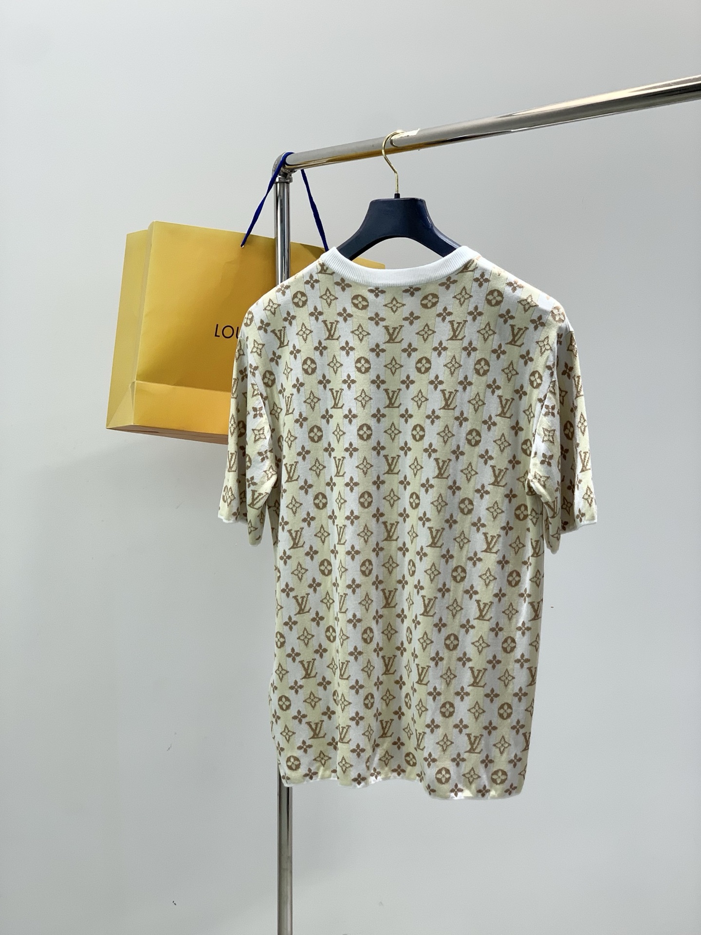 ，LouisVuitton 路易威登，2026春季最新款，专柜同步有售，原单狠货，时尚休闲针织圆领短袖，