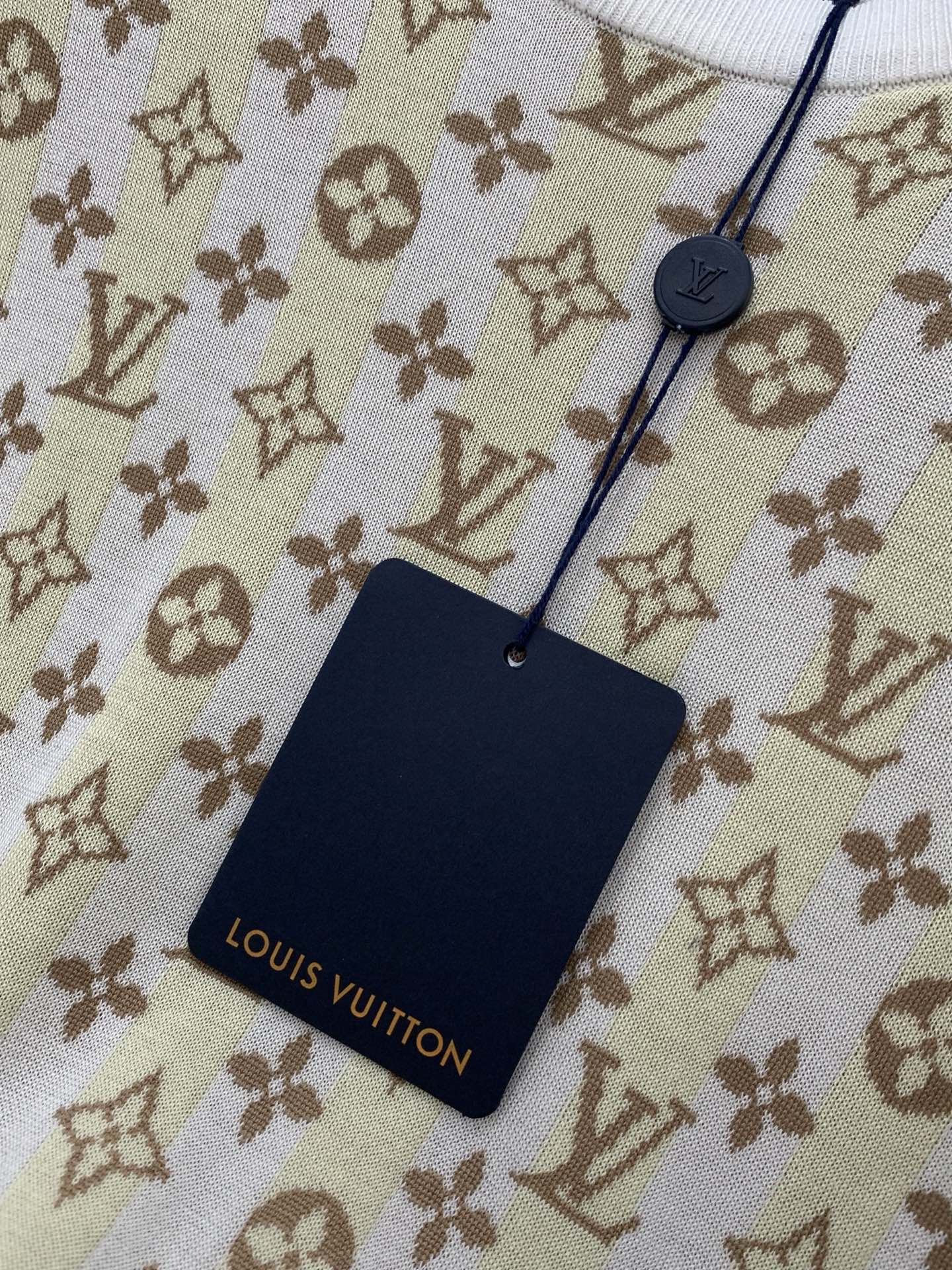 ，LouisVuitton 路易威登，2026春季最新款，专柜同步有售，原单狠货，时尚休闲针织圆领短袖，