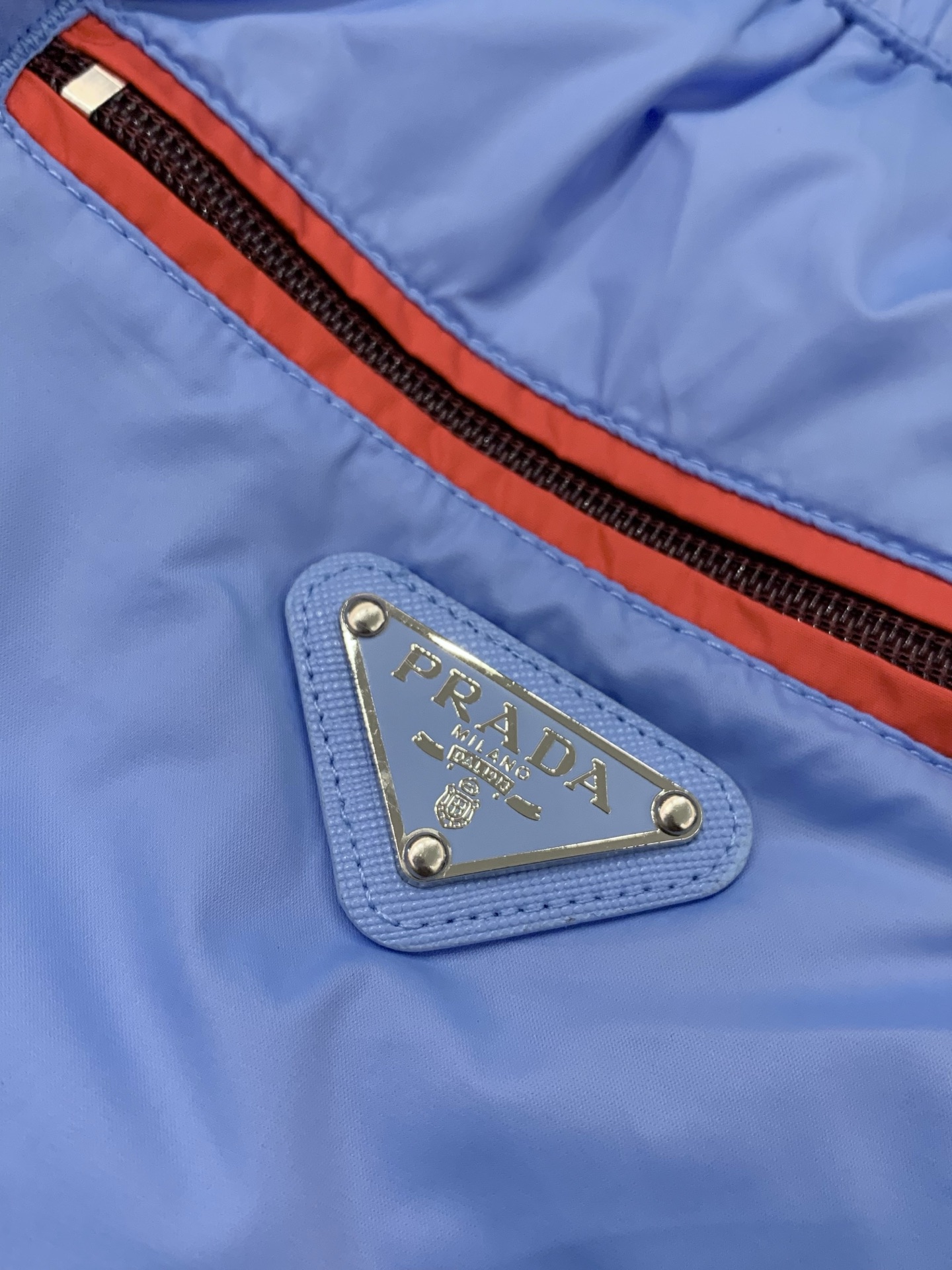 ，PRADA 普拉达，2026夏季最新品，专柜同步有售，时尚休闲短裤，进口原版面料，做工极为复杂，唯一可