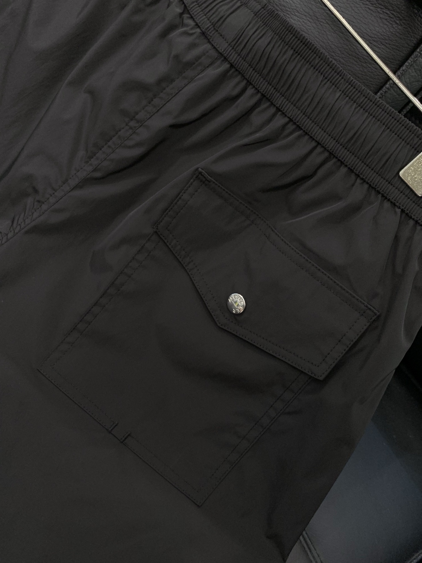，Moncler 蒙口，2026夏季最新品，专柜同步有售，原单狠货，时尚休闲短裤，采用进口原版面料，顶级