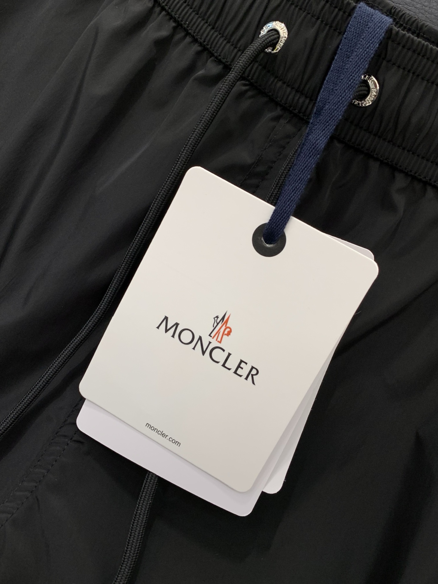 ，Moncler 蒙口，2026夏季最新品，专柜同步有售，原单狠货，时尚休闲短裤，采用进口原版面料，顶级