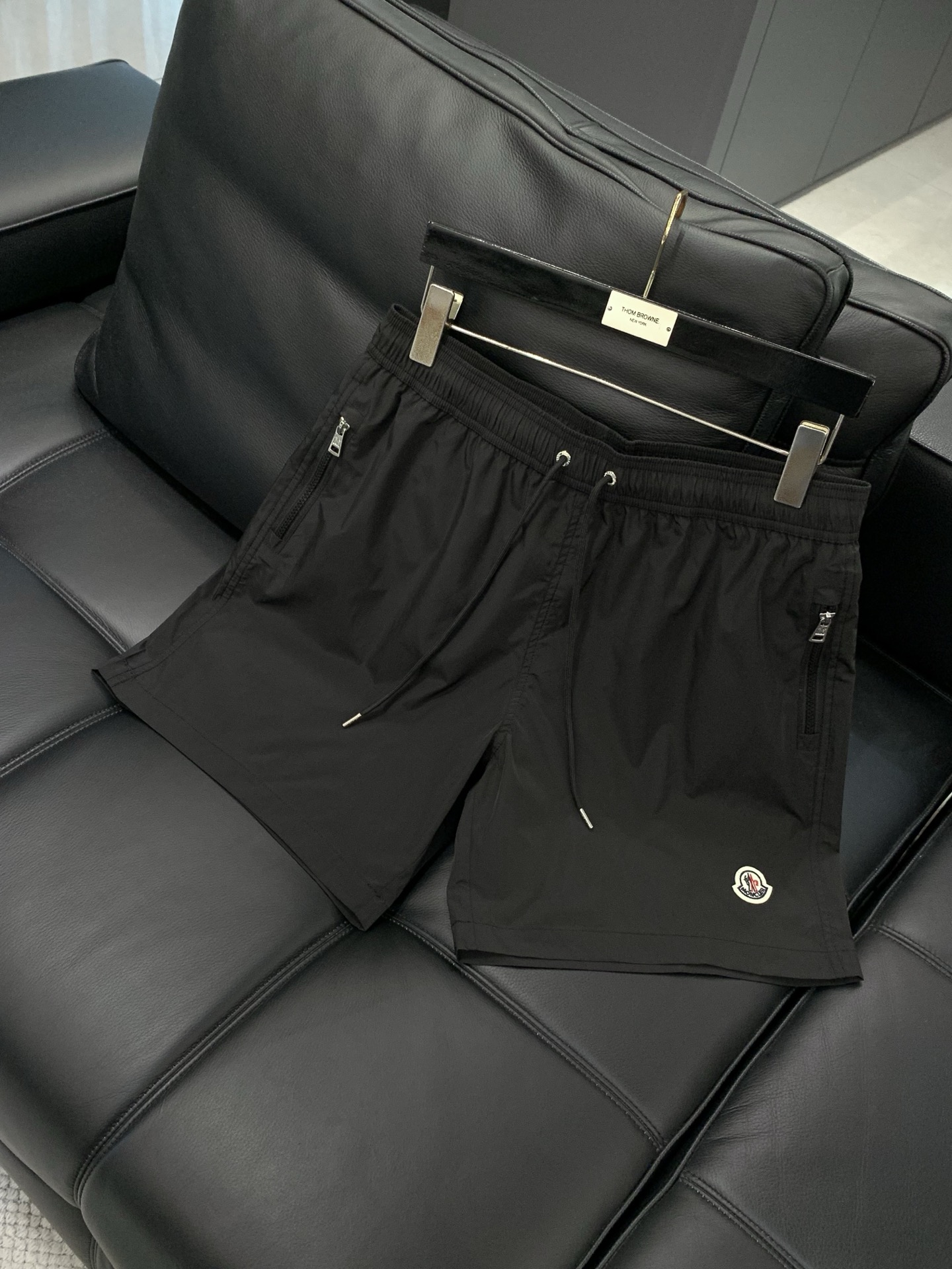 ，Moncler 蒙口，2026夏季最新品，专柜同步有售，原单狠货，时尚休闲短裤，采用进口原版面料，顶级