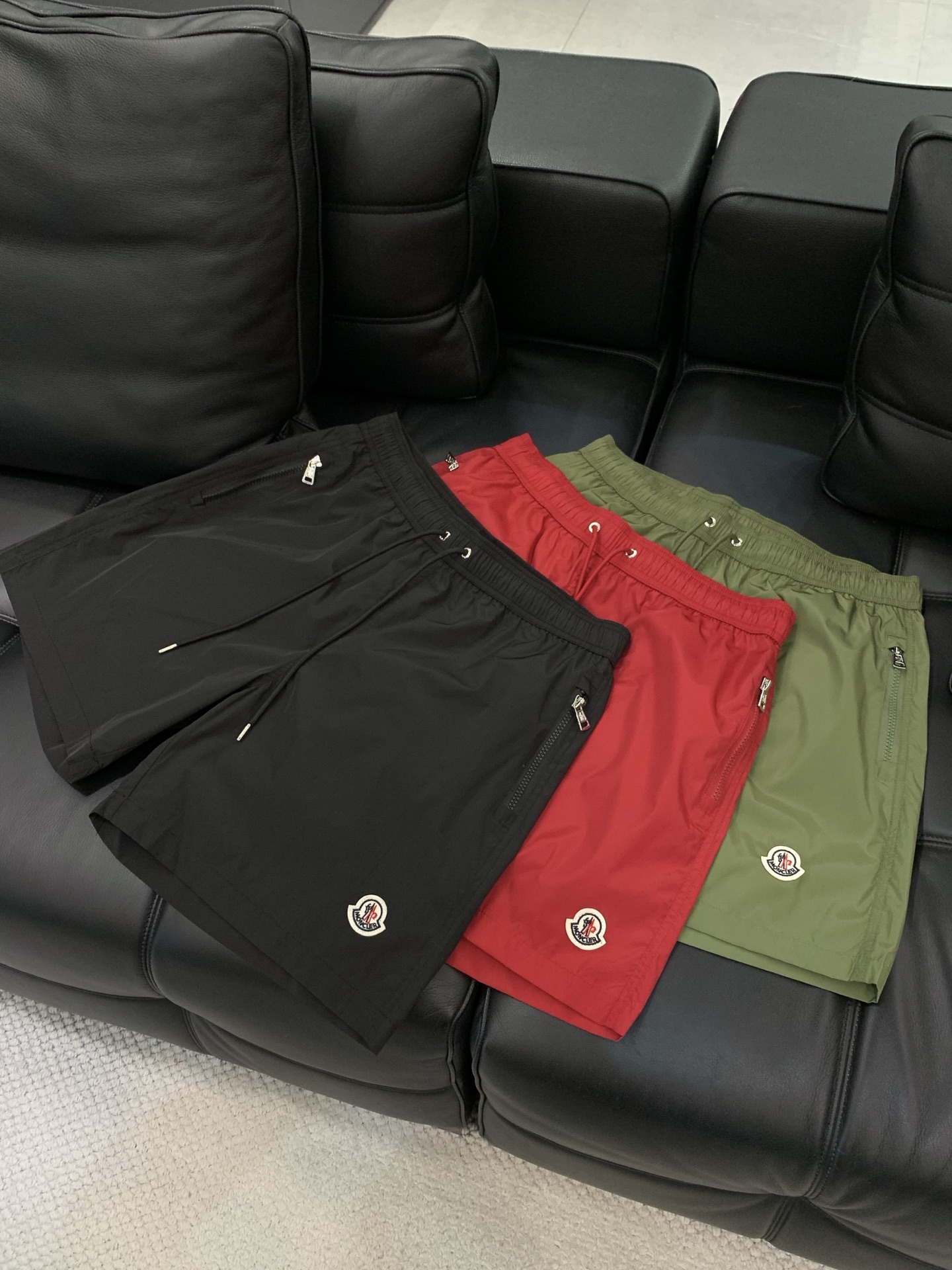 ，Moncler 蒙口，2026夏季最新品，专柜同步有售，原单狠货，时尚休闲短裤，采用进口原版面料，顶级