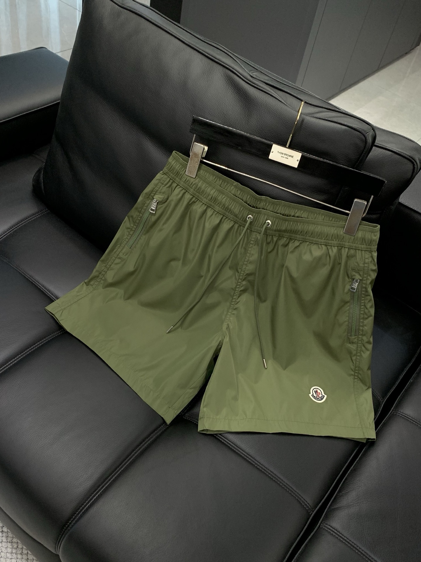 ，Moncler 蒙口，2026夏季最新品，专柜同步有售，原单狠货，时尚休闲短裤，采用进口原版面料，顶级