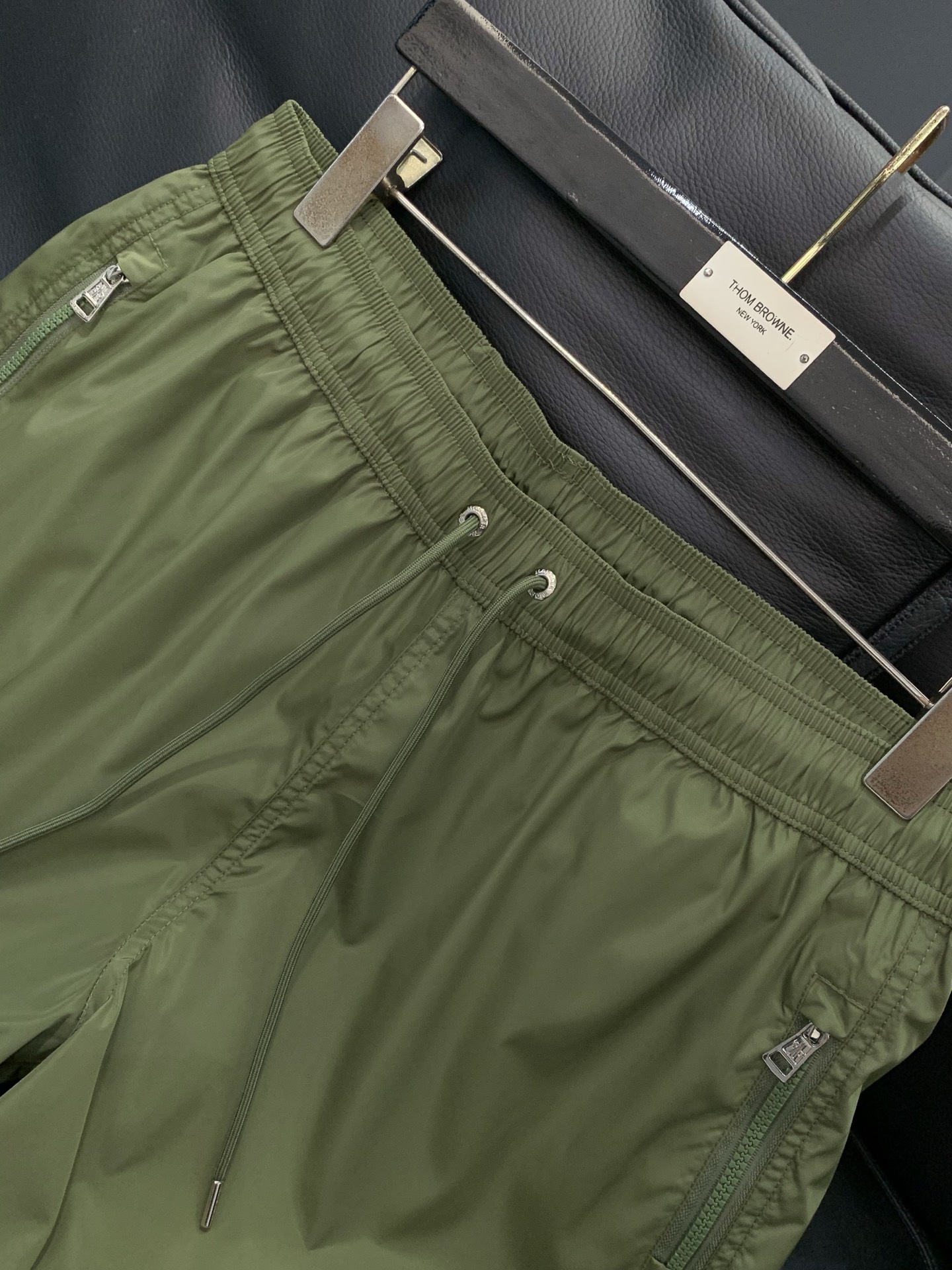 ，Moncler 蒙口，2026夏季最新品，专柜同步有售，原单狠货，时尚休闲短裤，采用进口原版面料，顶级