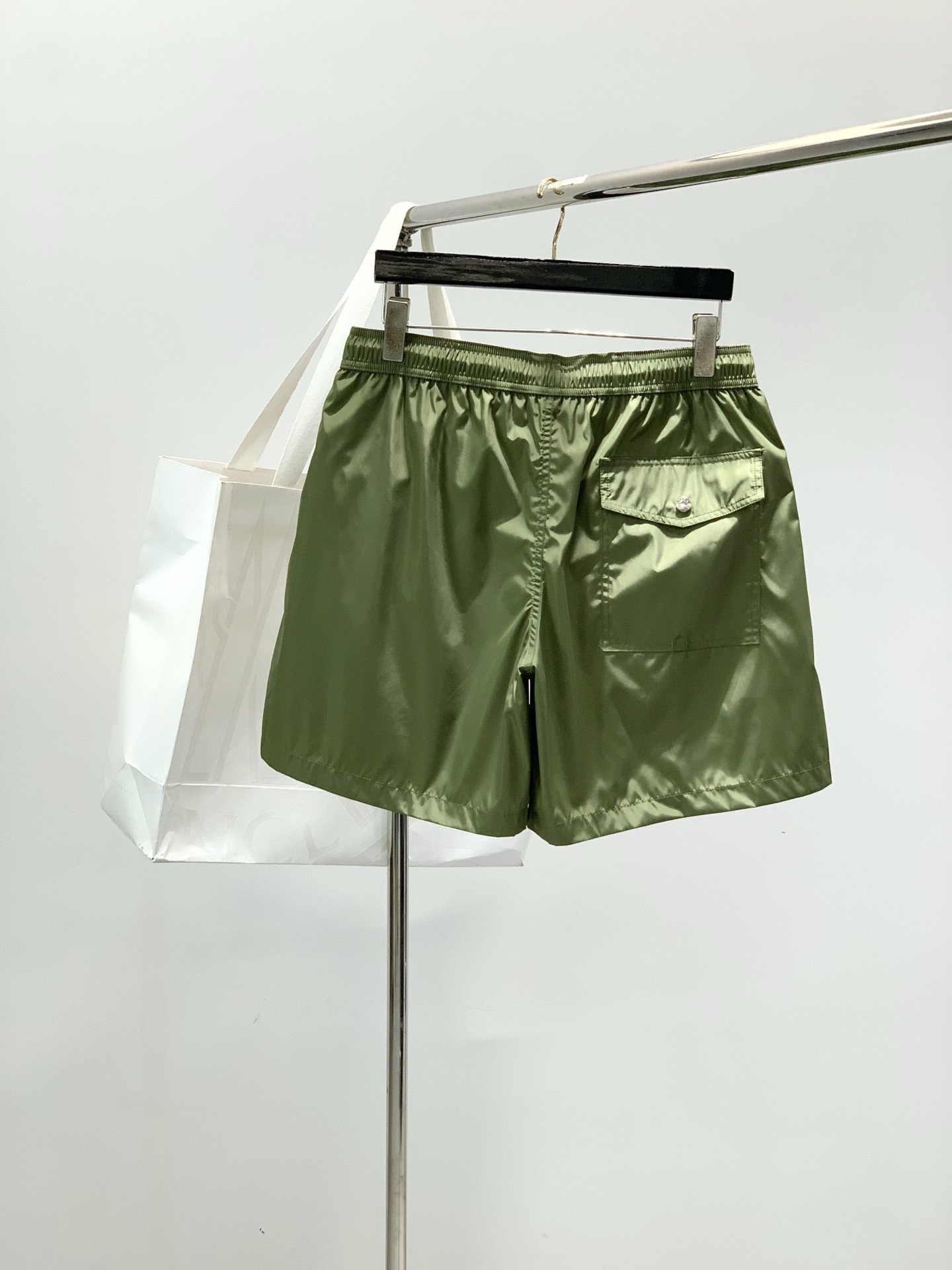 ，Moncler 蒙口，2026夏季最新品，专柜同步有售，原单狠货，时尚休闲短裤，采用进口原版面料，顶级