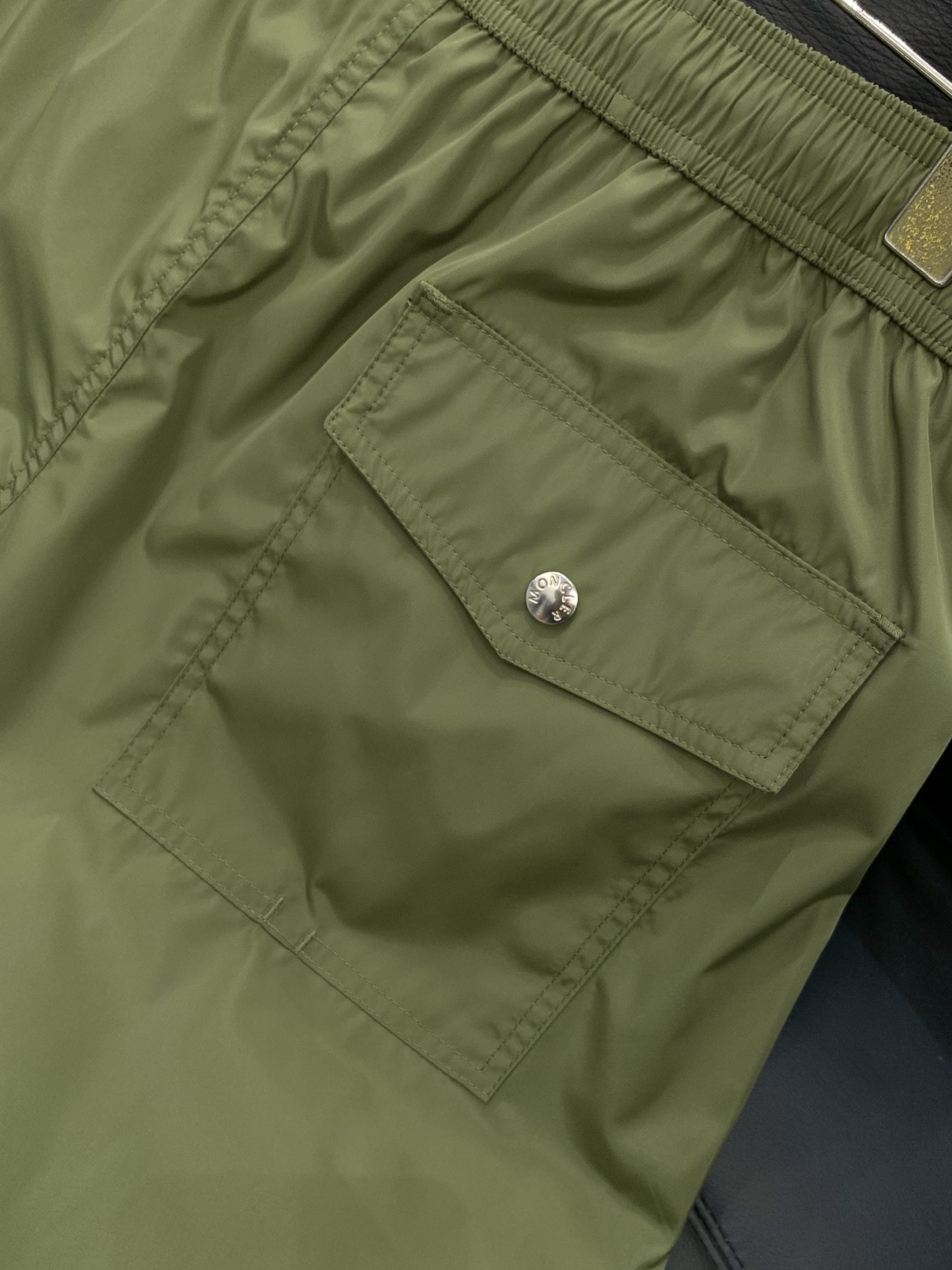，Moncler 蒙口，2026夏季最新品，专柜同步有售，原单狠货，时尚休闲短裤，采用进口原版面料，顶级