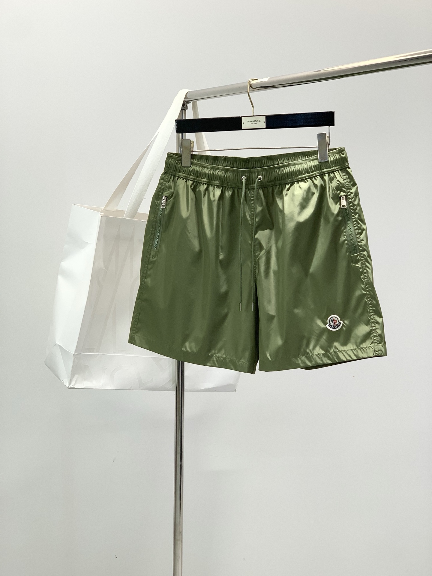 ，Moncler 蒙口，2026夏季最新品，专柜同步有售，原单狠货，时尚休闲短裤，采用进口原版面料，顶级