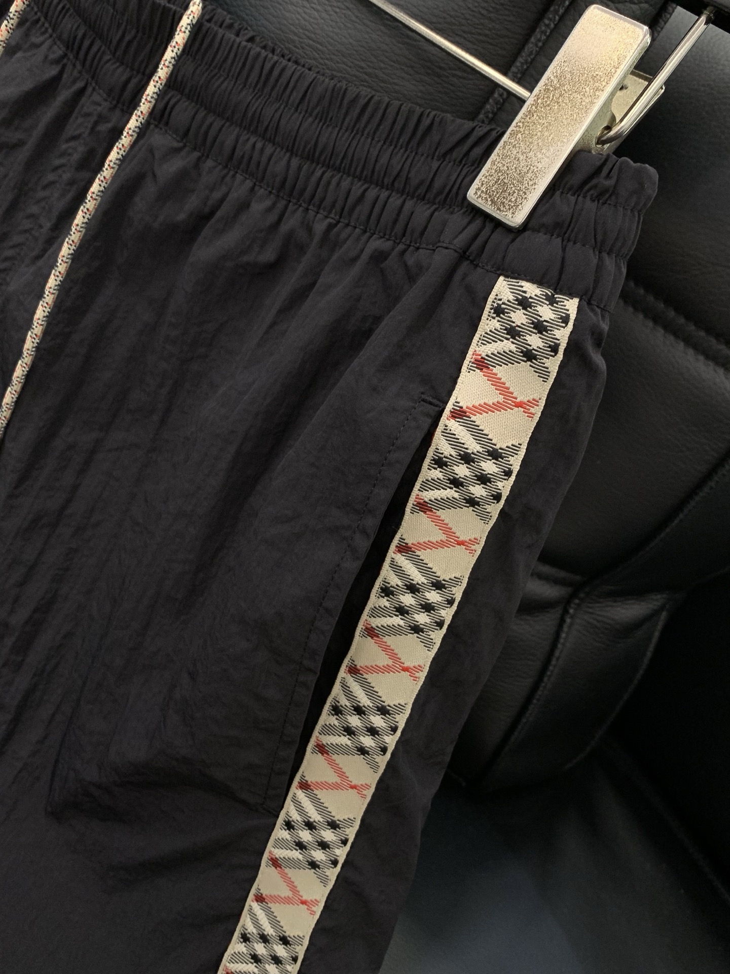 ，Burberry 巴宝莉，2026夏季最新品，专柜同步有售，原单狠货，时尚休闲短裤，进口原版面料，上身