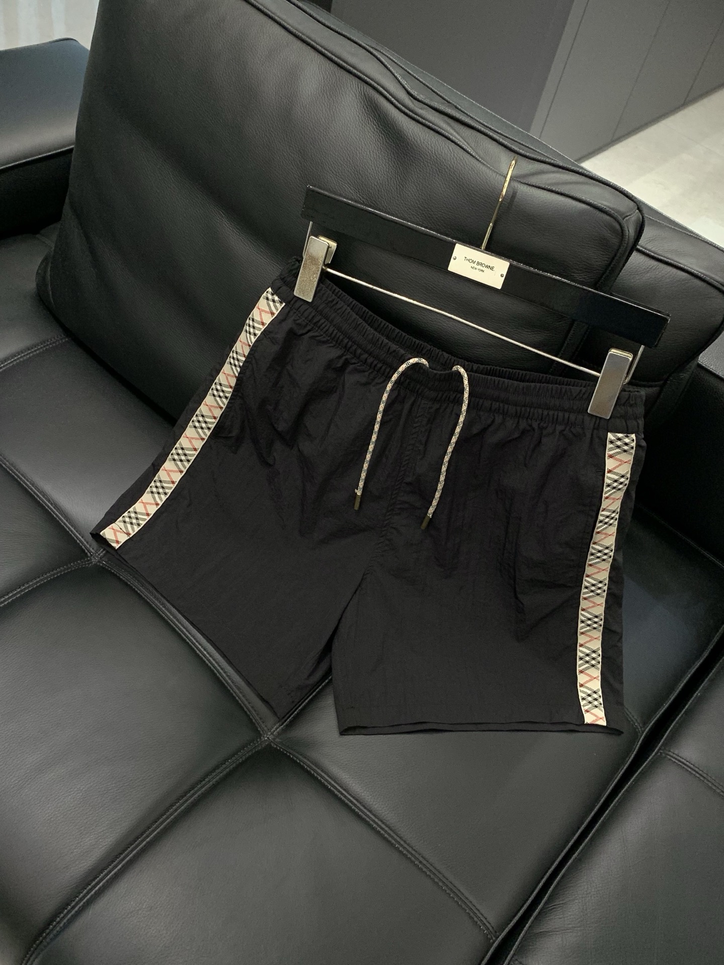 ，Burberry 巴宝莉，2026夏季最新品，专柜同步有售，原单狠货，时尚休闲短裤，进口原版面料，上身