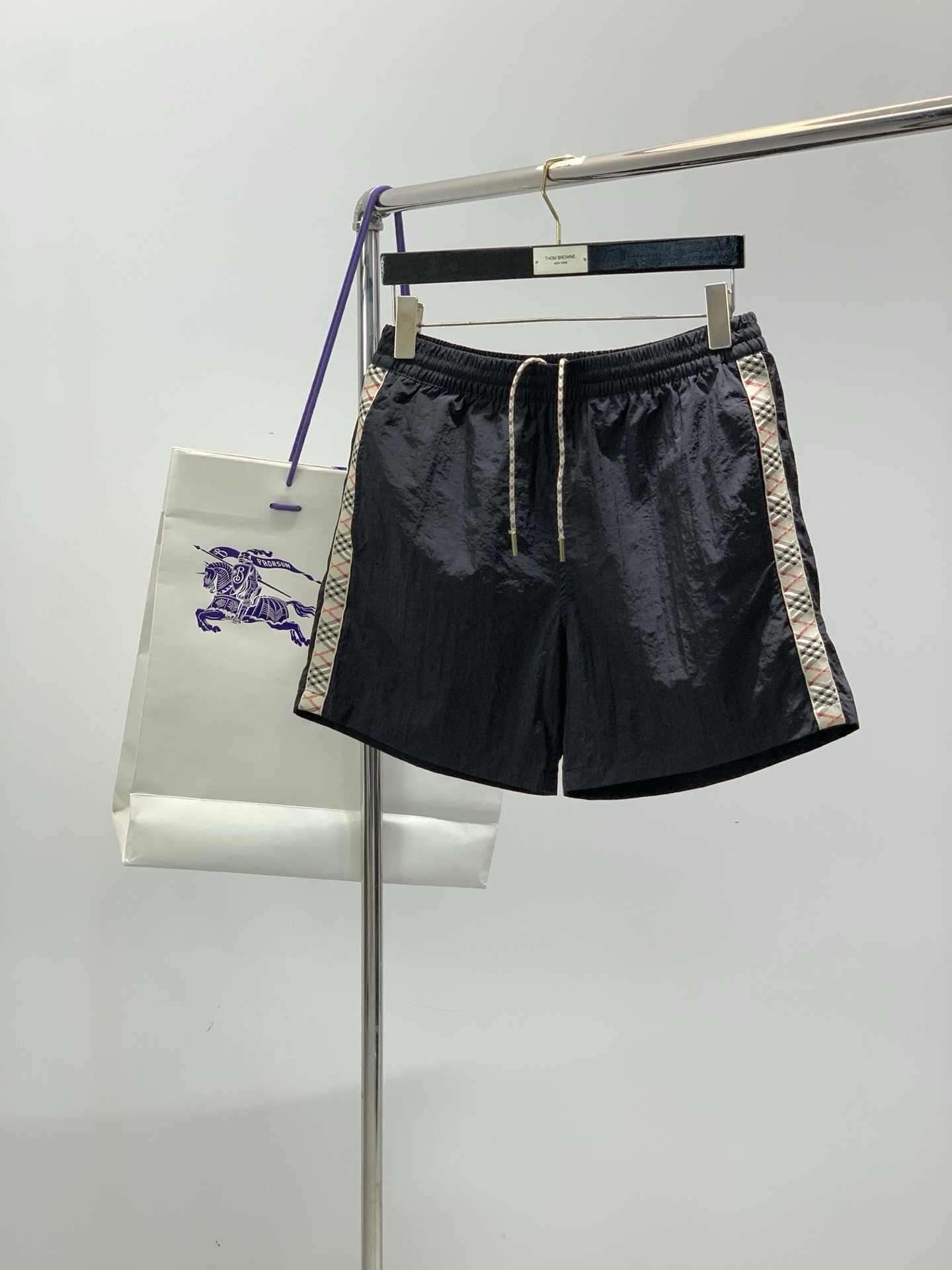，Burberry 巴宝莉，2026夏季最新品，专柜同步有售，原单狠货，时尚休闲短裤，进口原版面料，上身