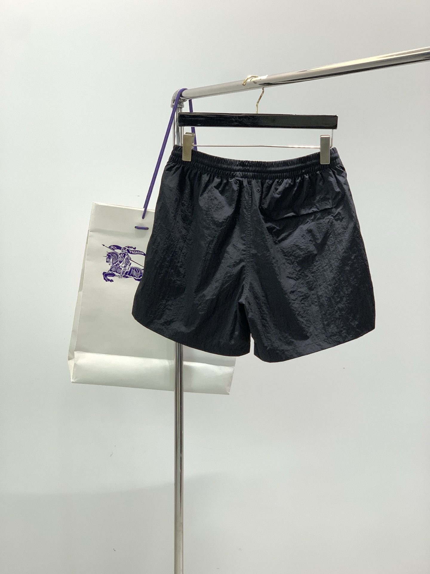 ，Burberry 巴宝莉，2026夏季最新品，专柜同步有售，原单狠货，时尚休闲短裤，进口原版面料，上身