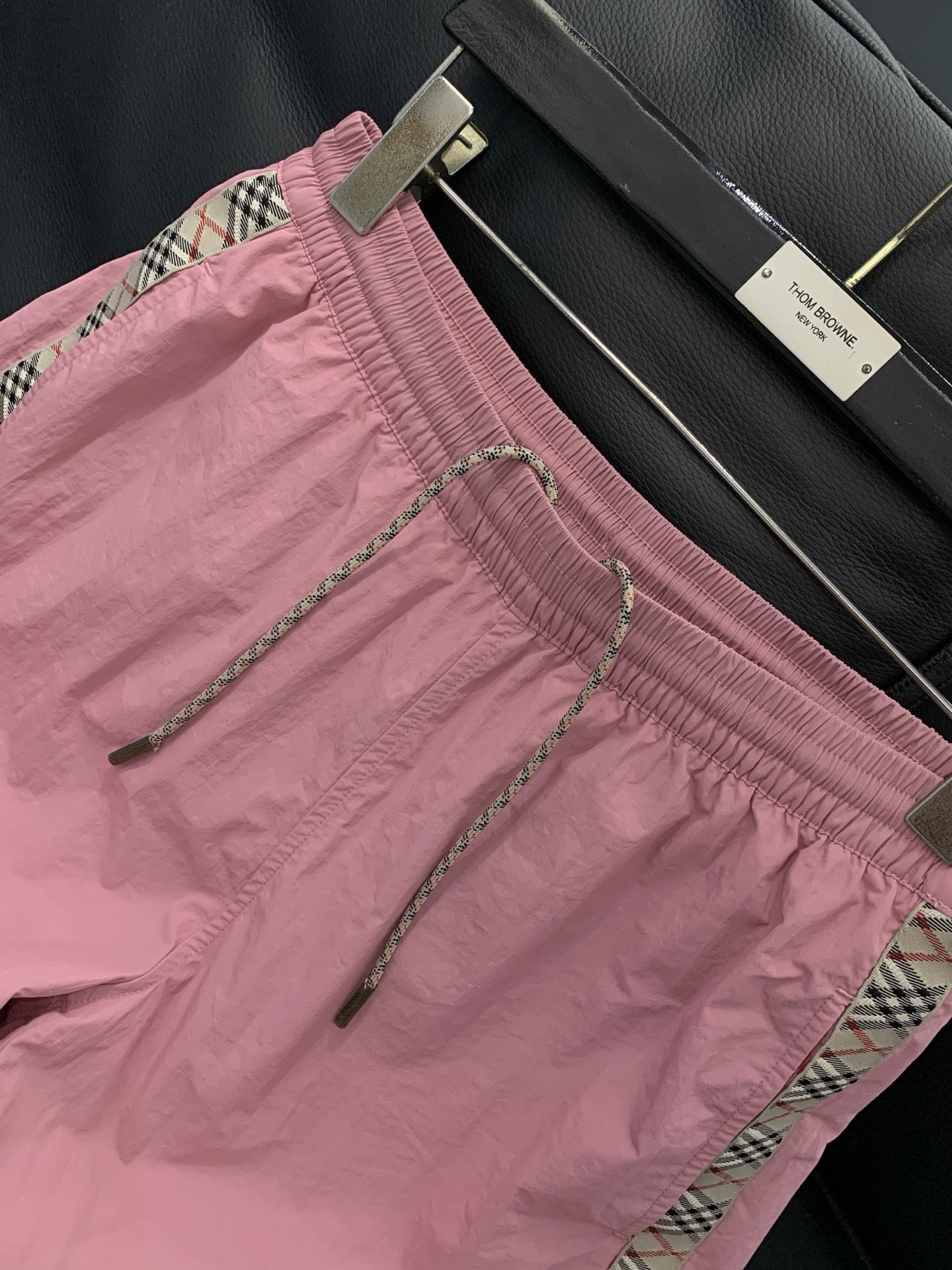 ，Burberry 巴宝莉，2026夏季最新品，专柜同步有售，原单狠货，时尚休闲短裤，进口原版面料，上身