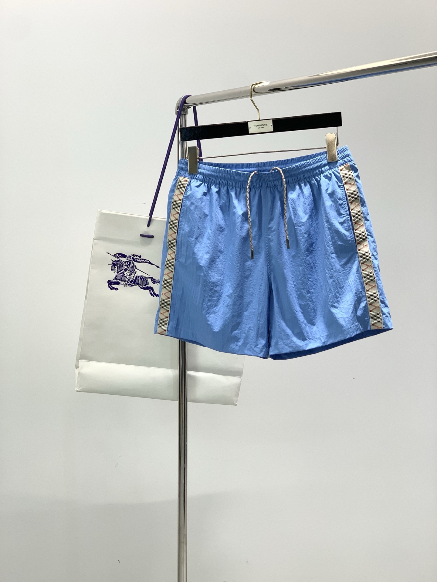 ，Burberry 巴宝莉，2026夏季最新品，专柜同步有售，原单狠货，时尚休闲短裤，进口原版面料，上身