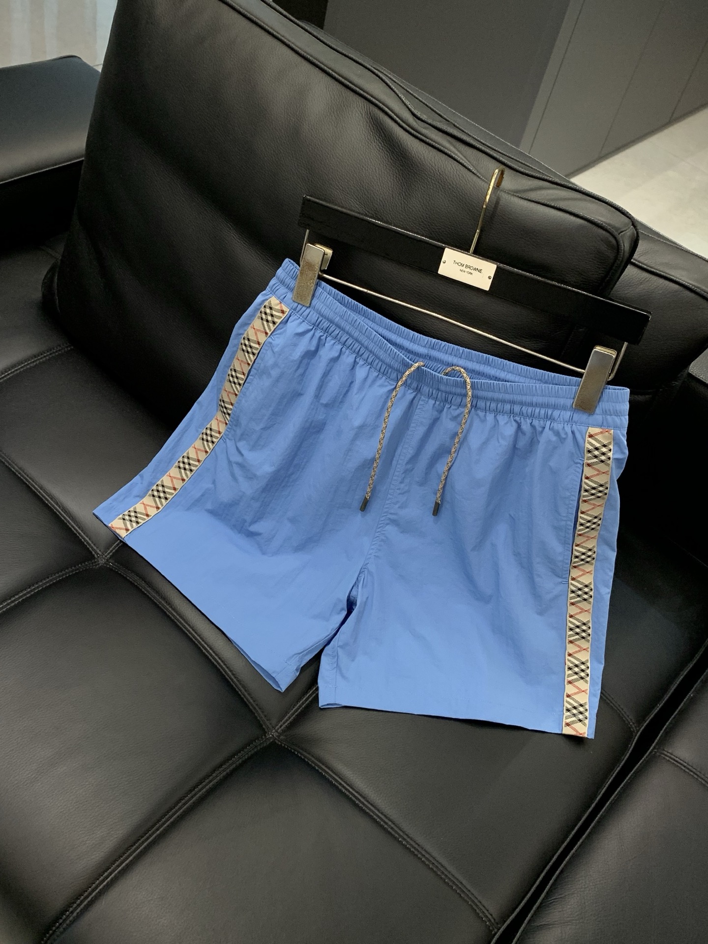 ，Burberry 巴宝莉，2026夏季最新品，专柜同步有售，原单狠货，时尚休闲短裤，进口原版面料，上身