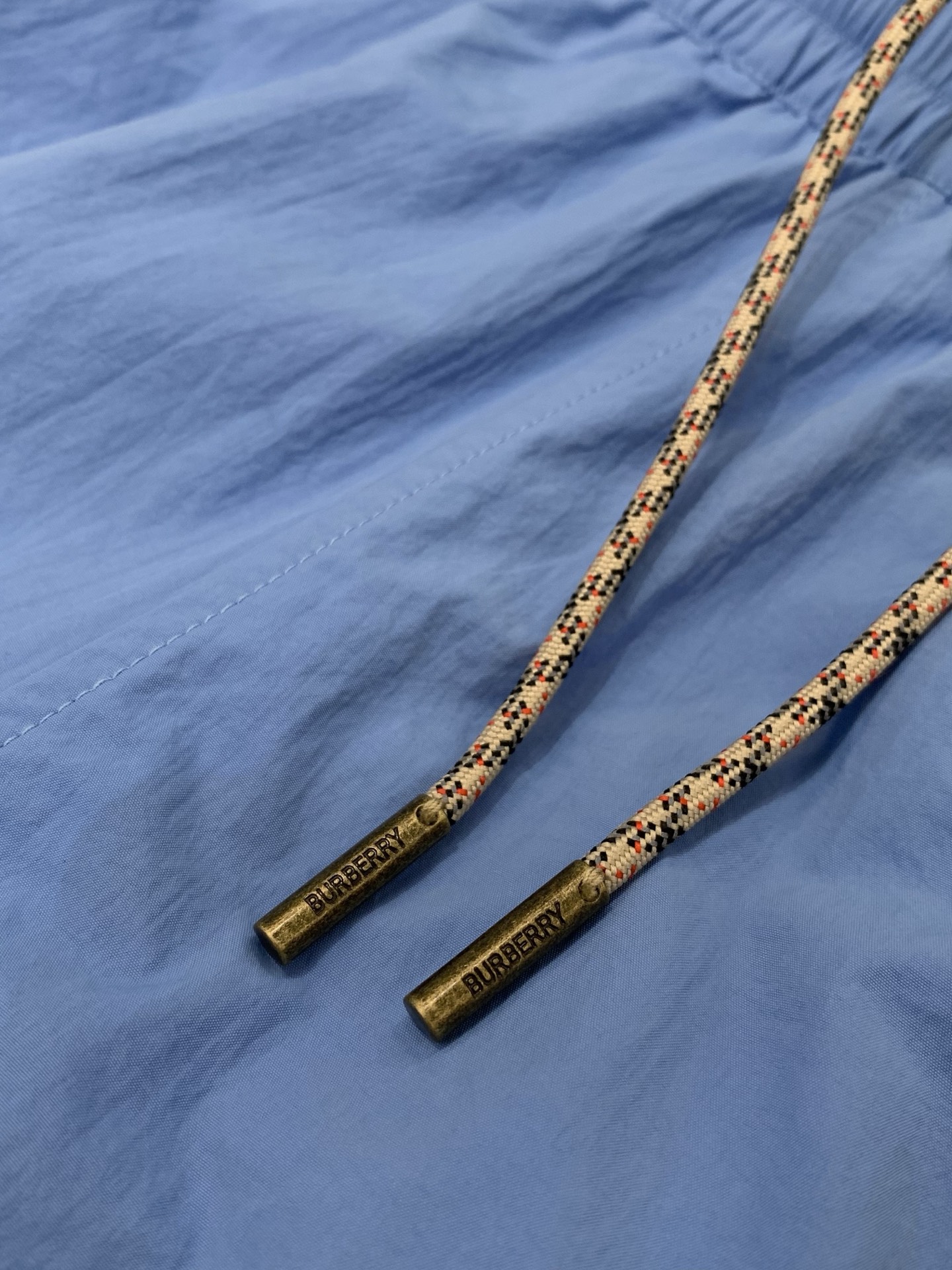 ，Burberry 巴宝莉，2026夏季最新品，专柜同步有售，原单狠货，时尚休闲短裤，进口原版面料，上身