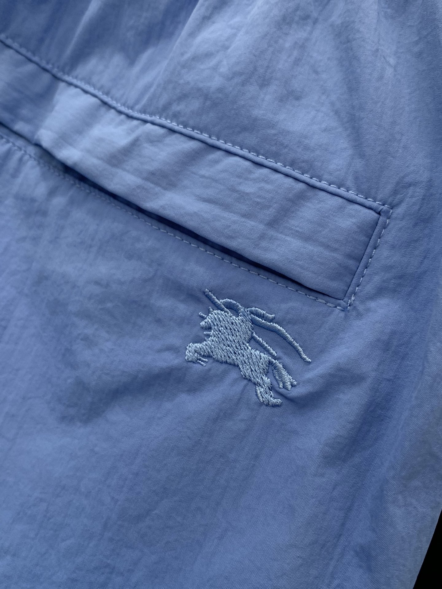 ，Burberry 巴宝莉，2026夏季最新品，专柜同步有售，原单狠货，时尚休闲短裤，进口原版面料，上身