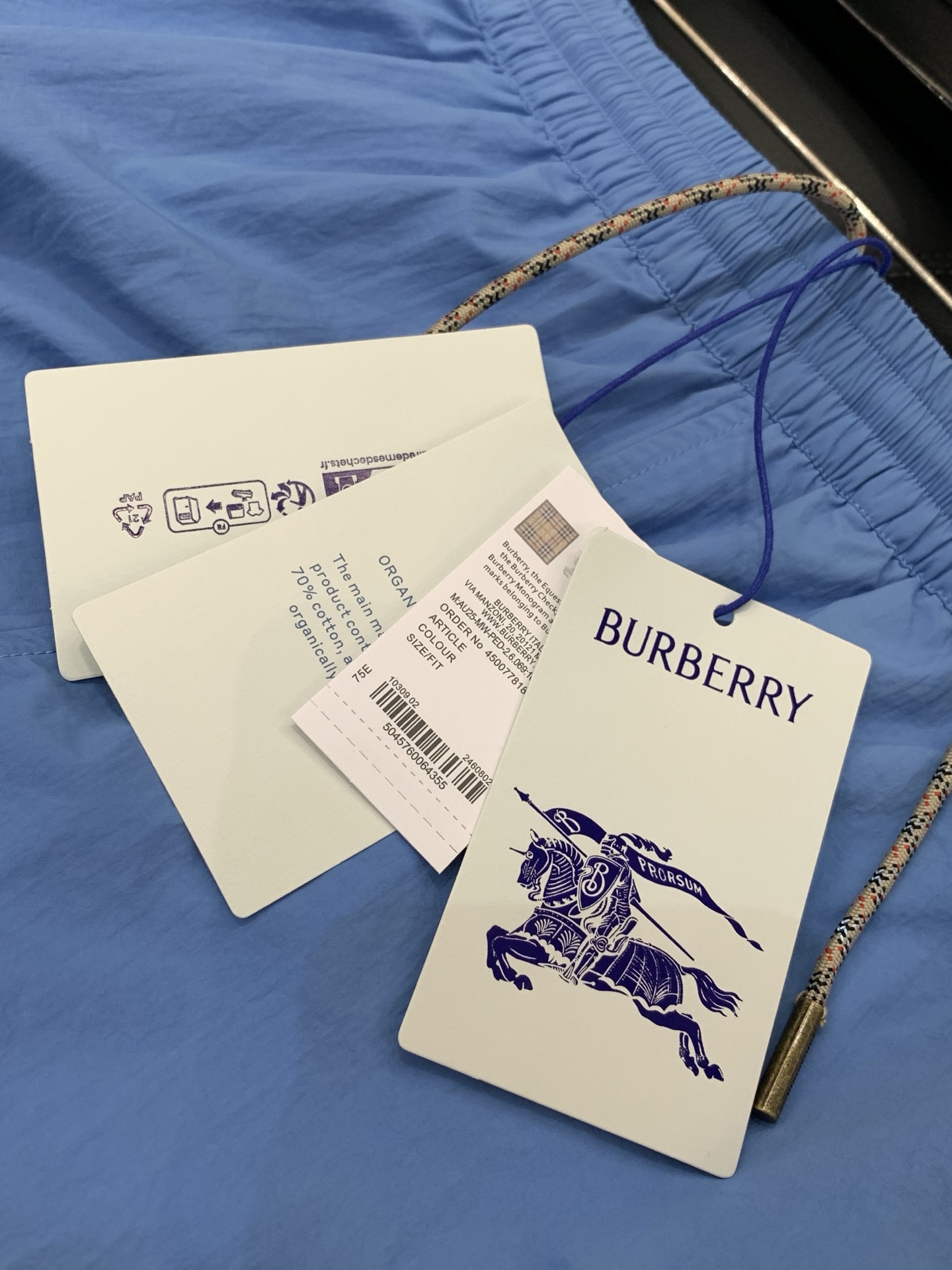 ，Burberry 巴宝莉，2026夏季最新品，专柜同步有售，原单狠货，时尚休闲短裤，进口原版面料，上身
