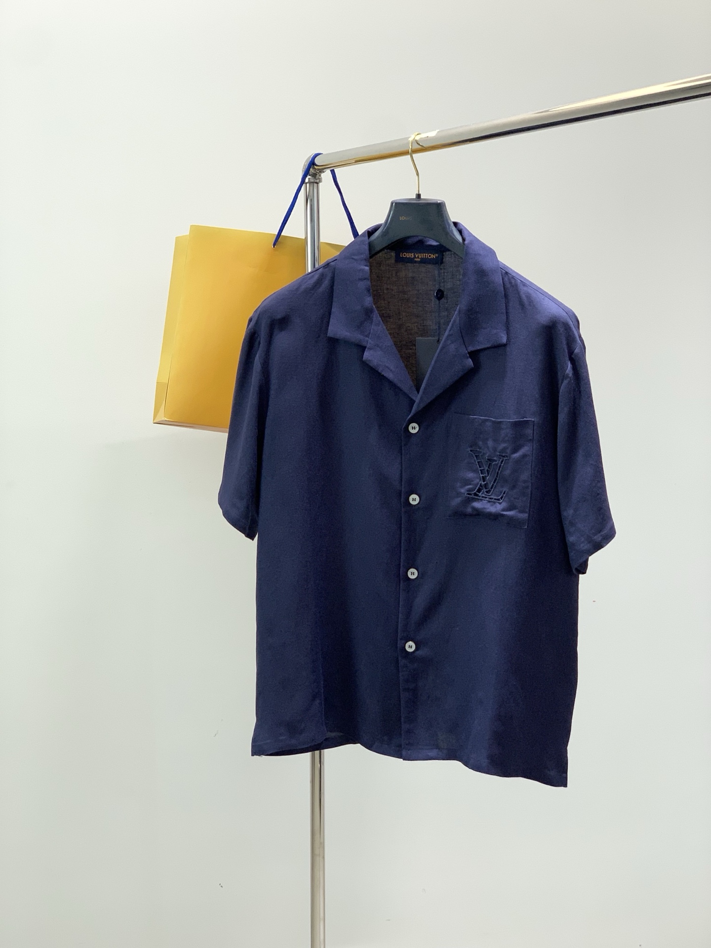 ，LouisVuitton 路易威登，2026夏季最新款，专柜同步有售，原单狠货，时尚休闲短袖衬衫，上身