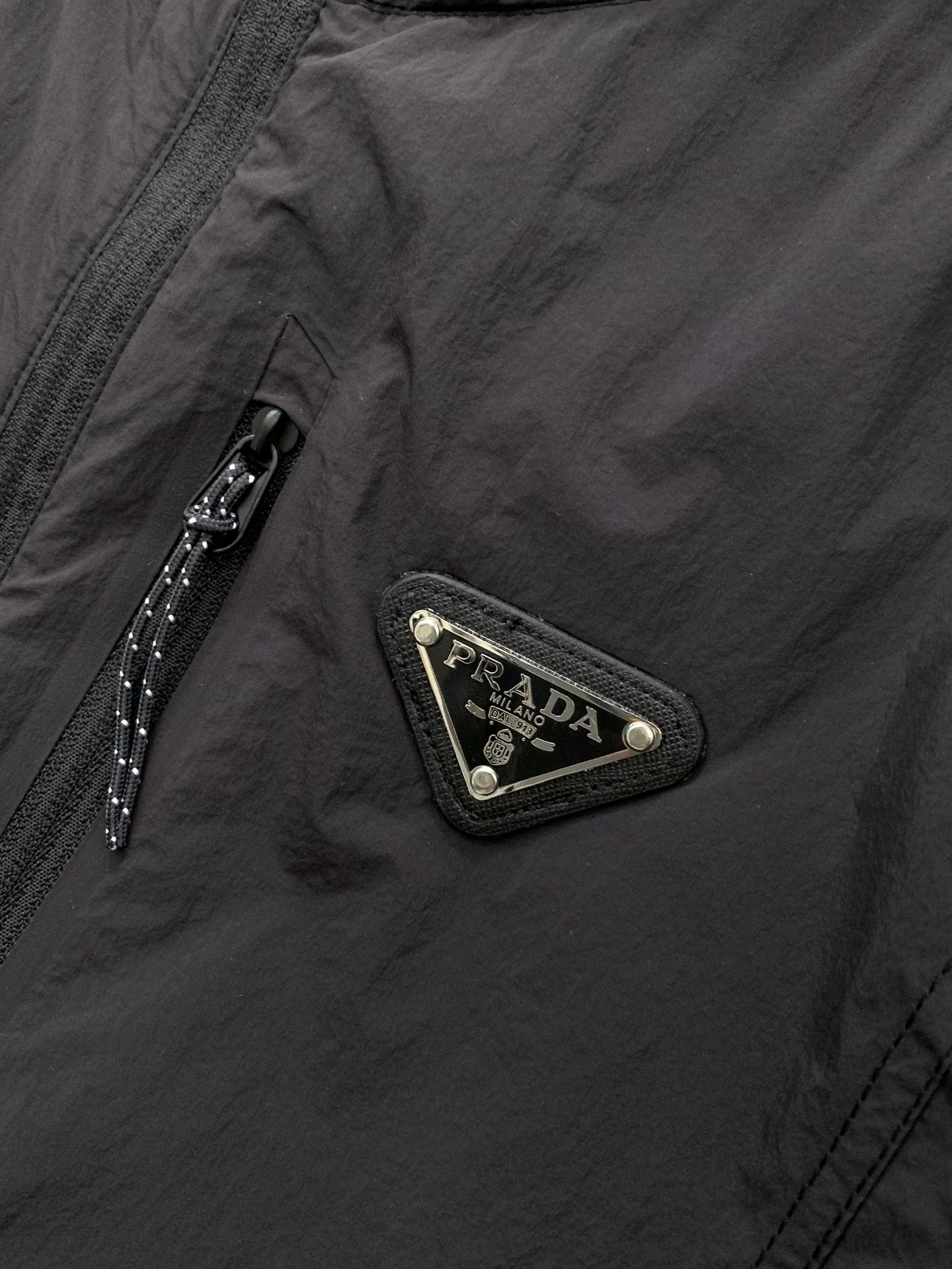 一套，PRADA 普拉达，2026夏季最新品，专柜同步有售，时尚休闲防晒服套装，进口原版面料，做工极为复