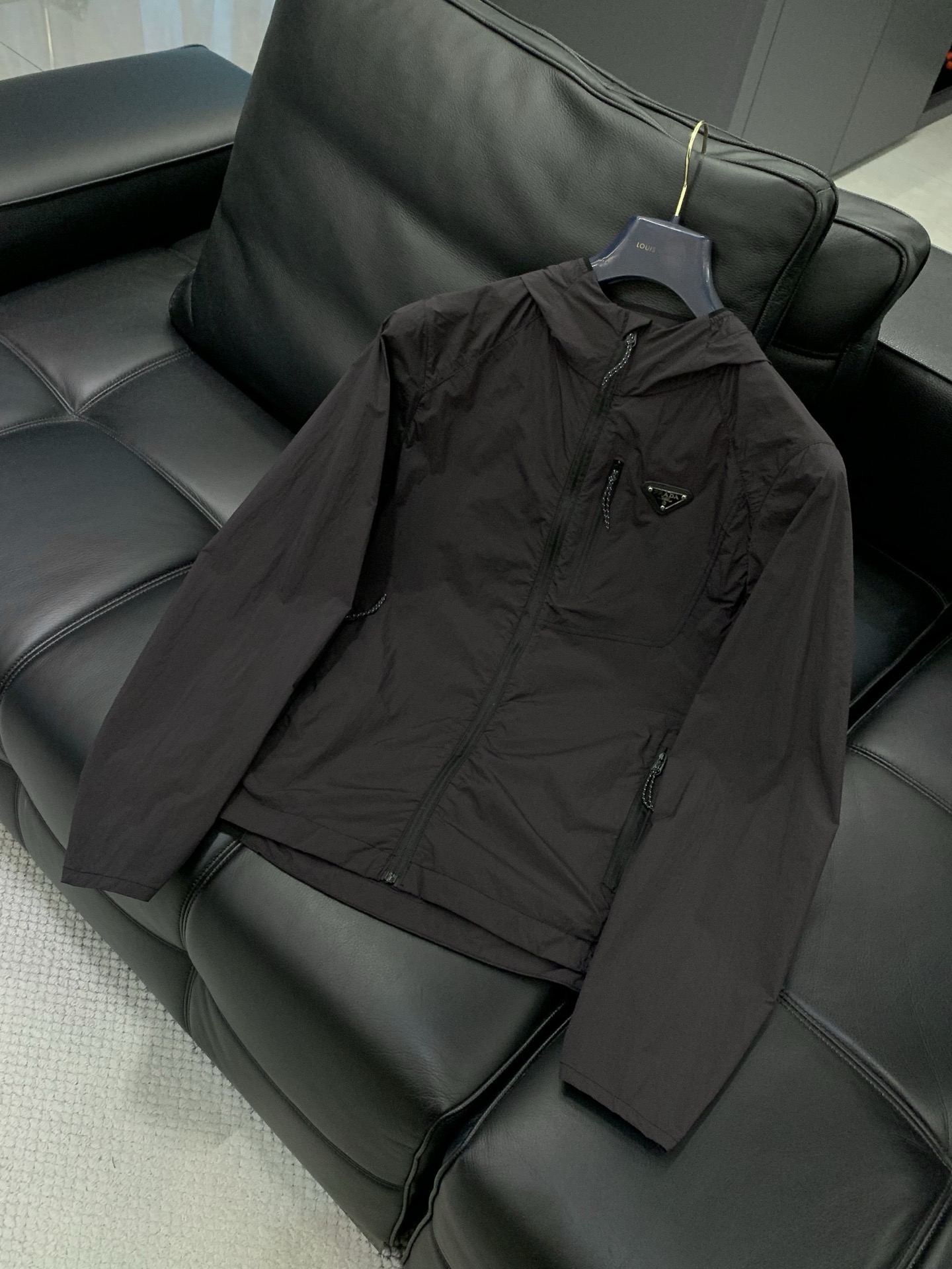 一套，PRADA 普拉达，2026夏季最新品，专柜同步有售，时尚休闲防晒服套装，进口原版面料，做工极为复
