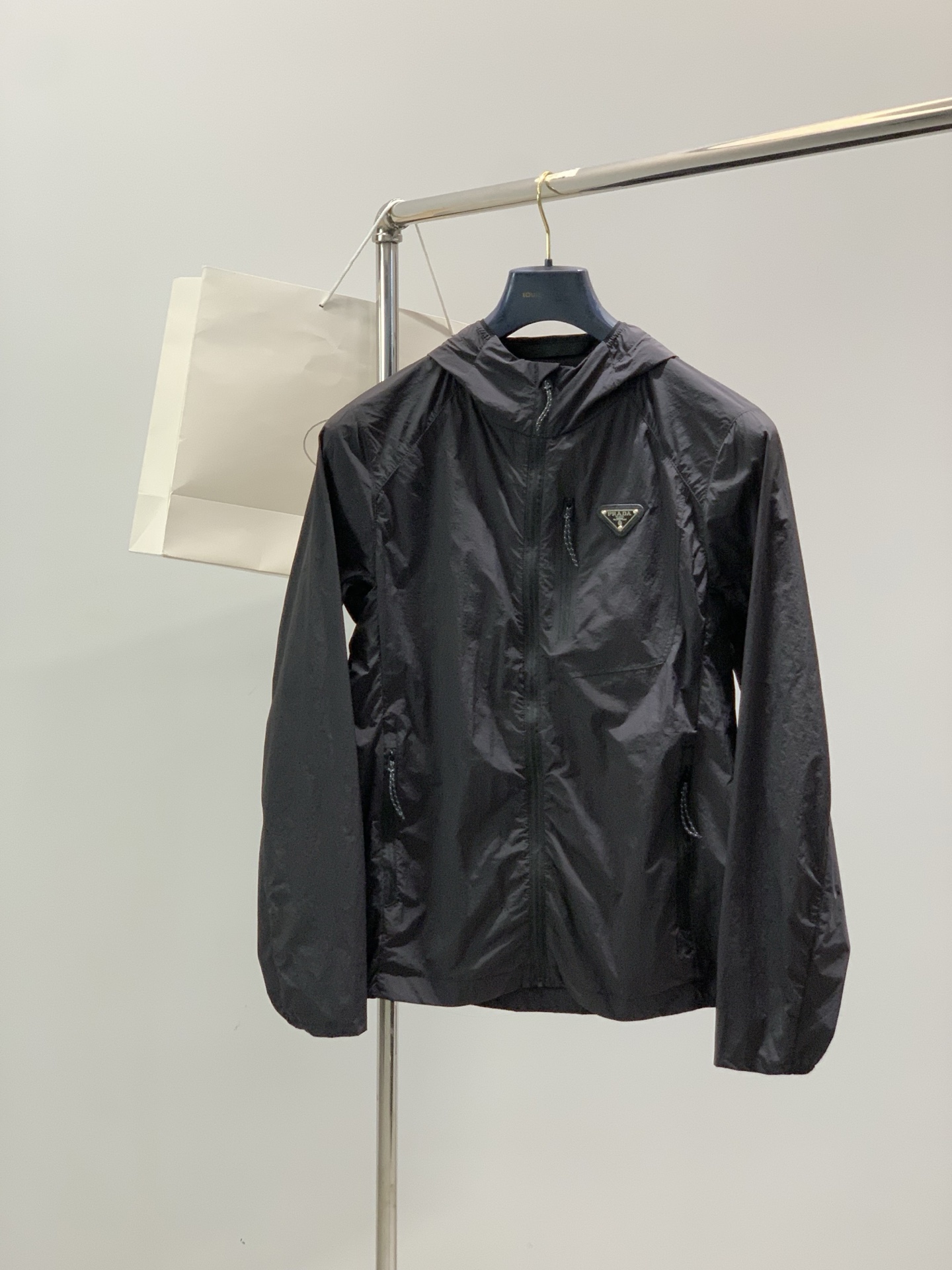 一套，PRADA 普拉达，2026夏季最新品，专柜同步有售，时尚休闲防晒服套装，进口原版面料，做工极为复