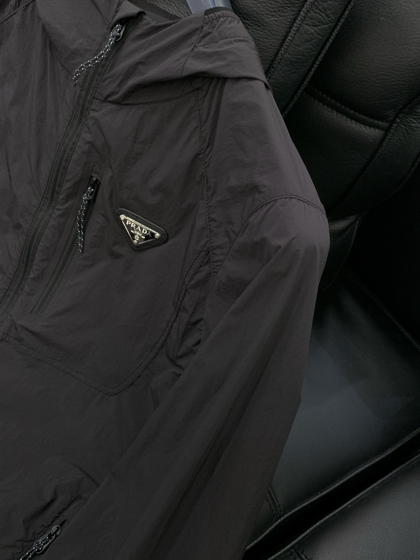 一套，PRADA 普拉达，2026夏季最新品，专柜同步有售，时尚休闲防晒服套装，进口原版面料，做工极为复